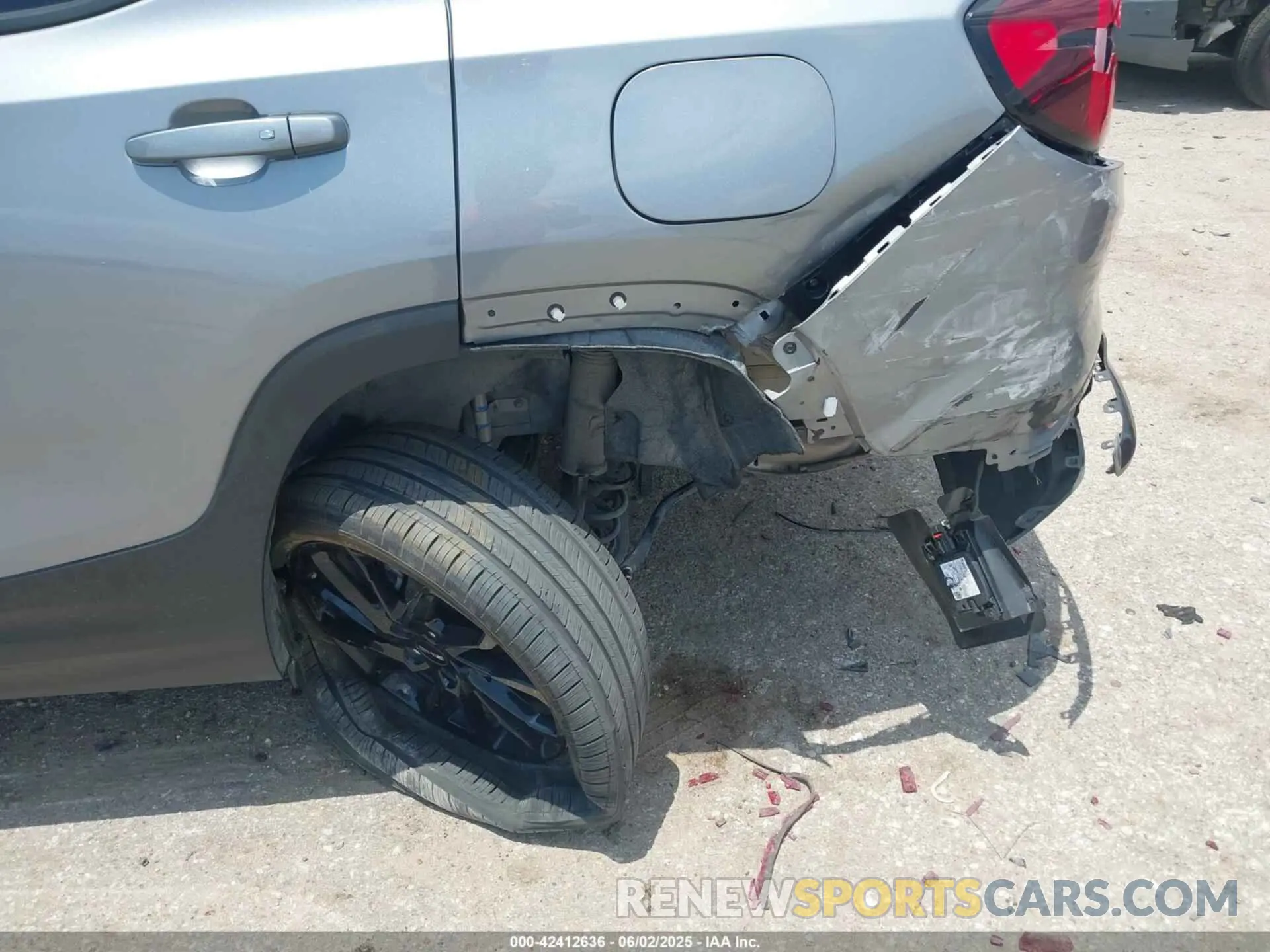 6 Photograph of a damaged car 3GKALMEG9PL247978 GMC TERRAIN 2023