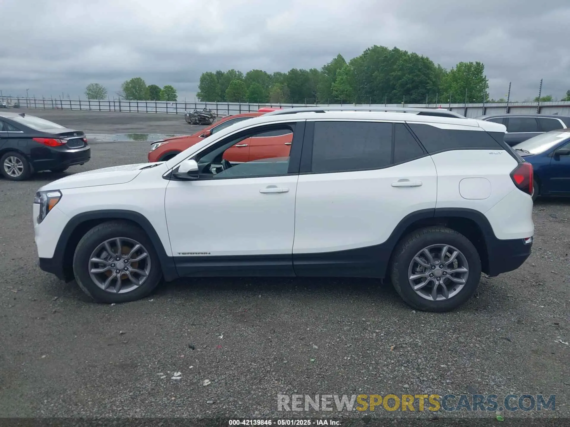 14 Photograph of a damaged car 3GKALPEG2PL152535 GMC TERRAIN 2023