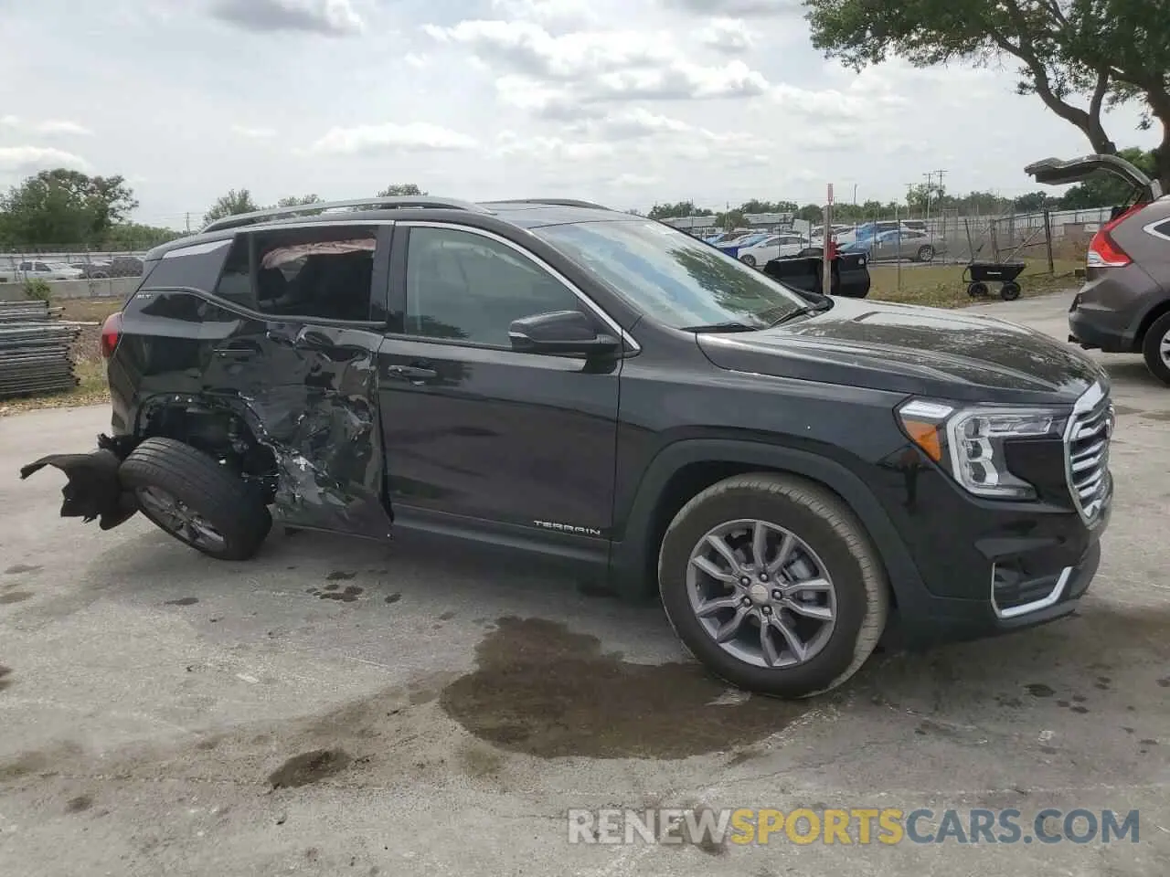 4 Photograph of a damaged car 3GKALPEG4PL249784 GMC TERRAIN 2023