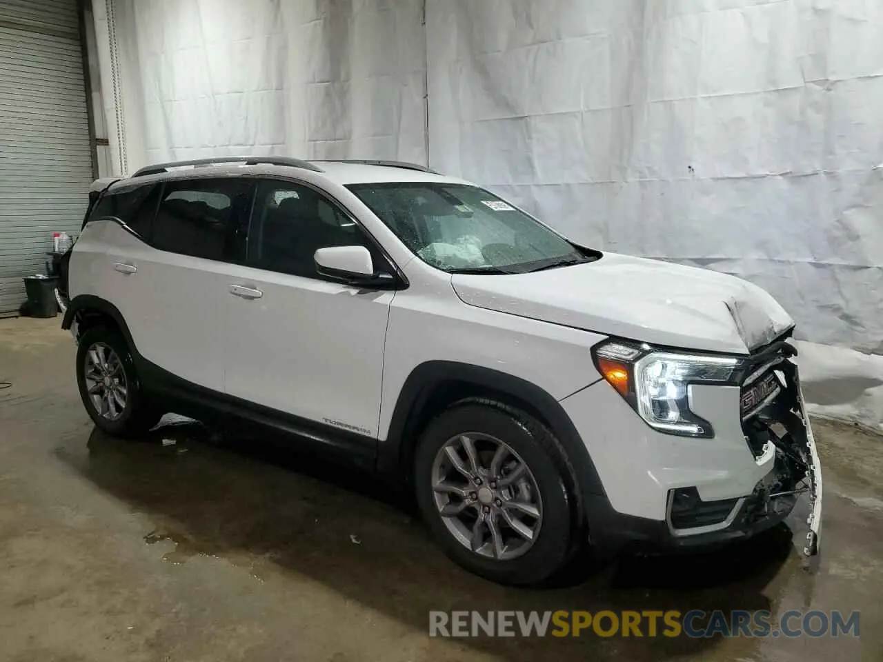 4 Photograph of a damaged car 3GKALPEG8PL171459 GMC TERRAIN 2023