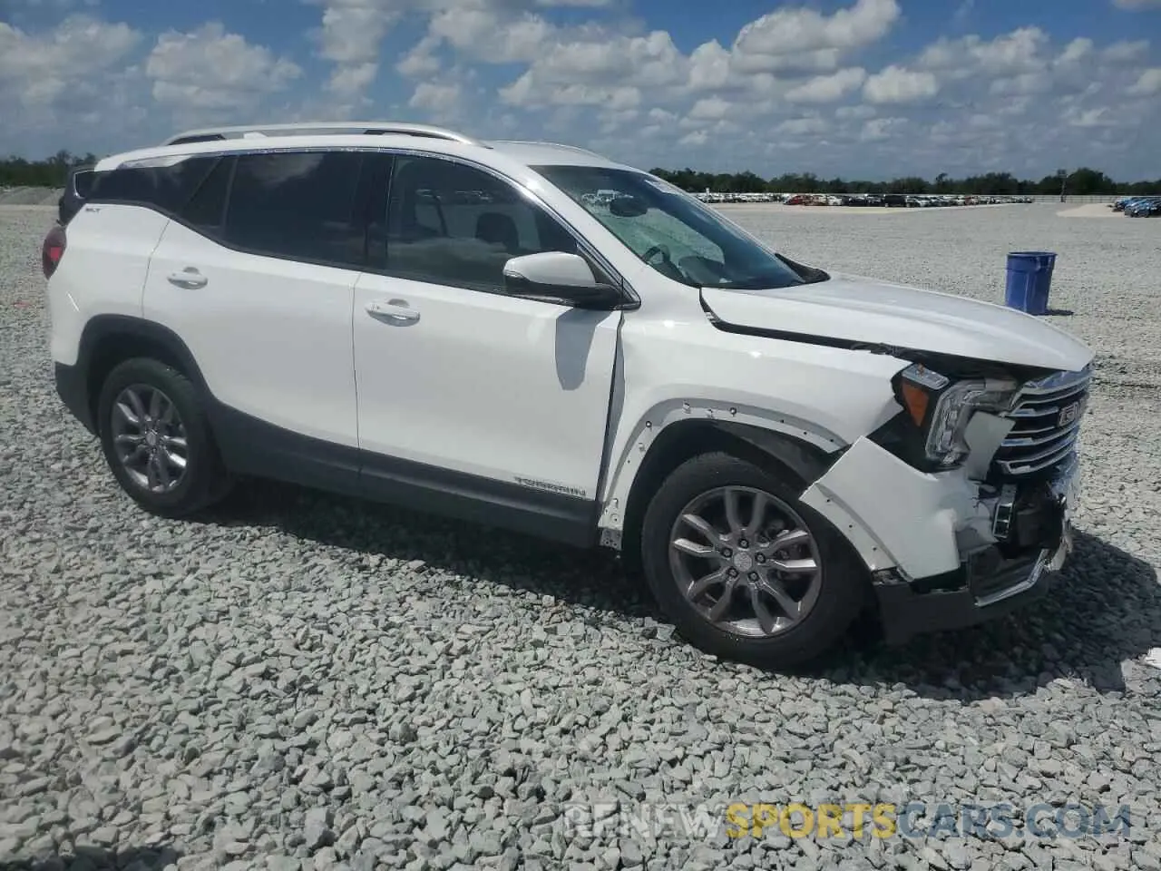 4 Photograph of a damaged car 3GKALPEG8PL186740 GMC TERRAIN 2023