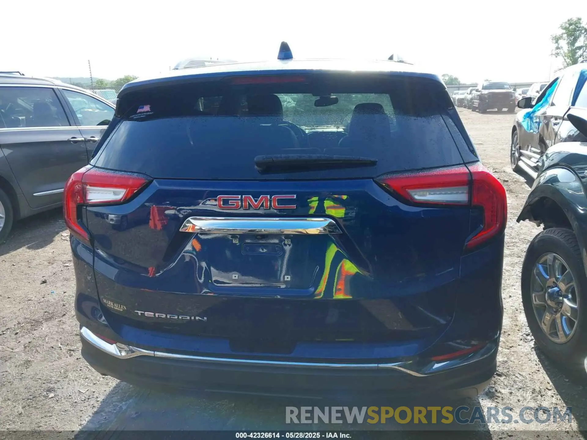 17 Photograph of a damaged car 3GKALPEG9PL191154 GMC TERRAIN 2023