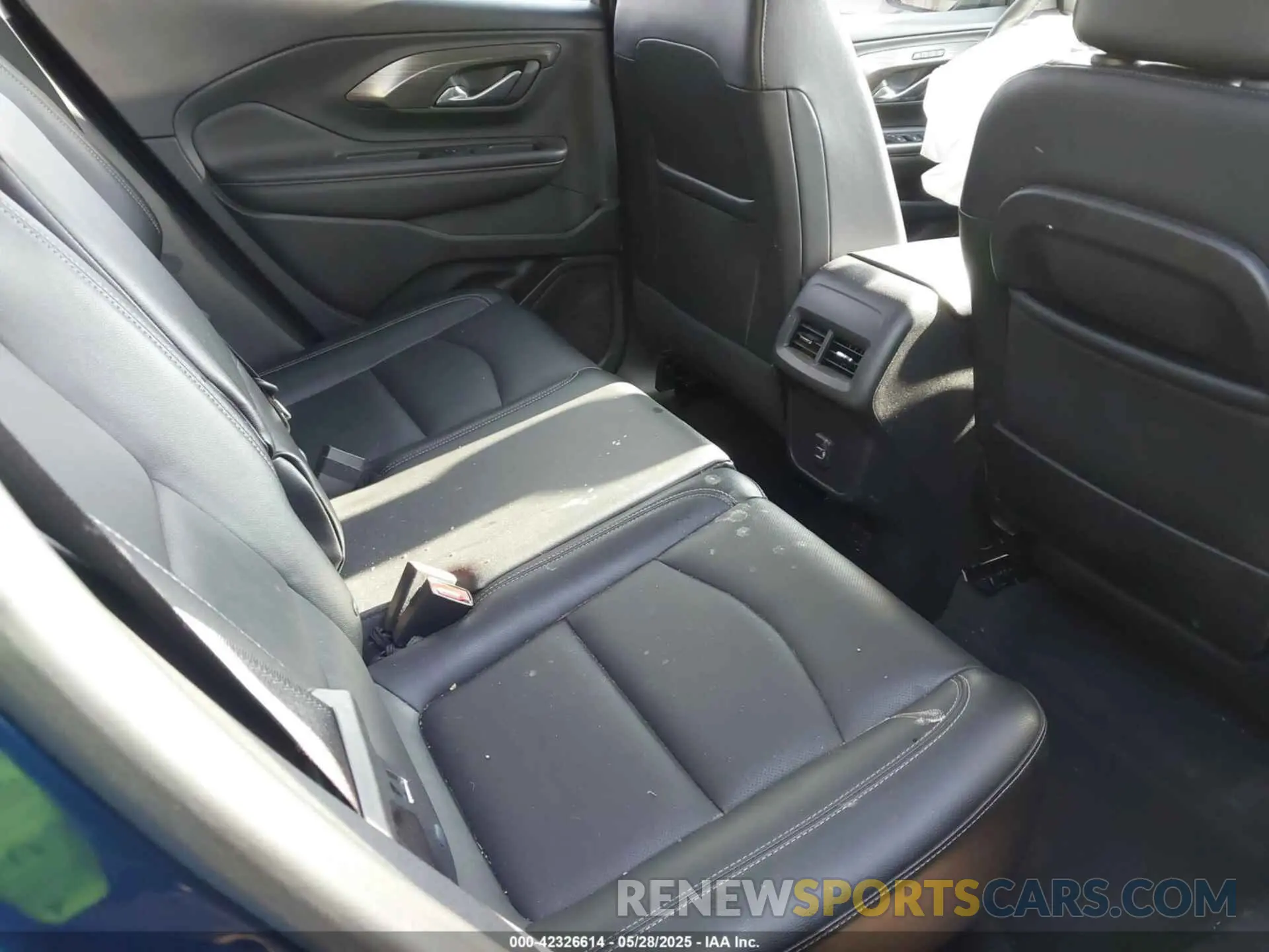8 Photograph of a damaged car 3GKALPEG9PL191154 GMC TERRAIN 2023