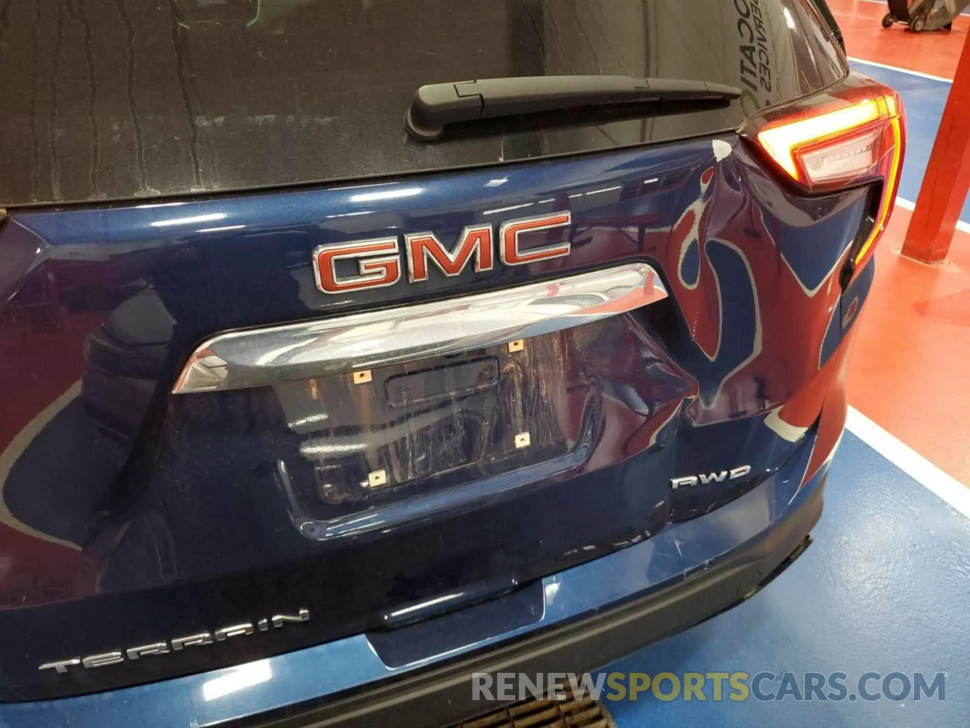 22 Photograph of a damaged car 3GKALTEG1PL130308 GMC TERRAIN 2023