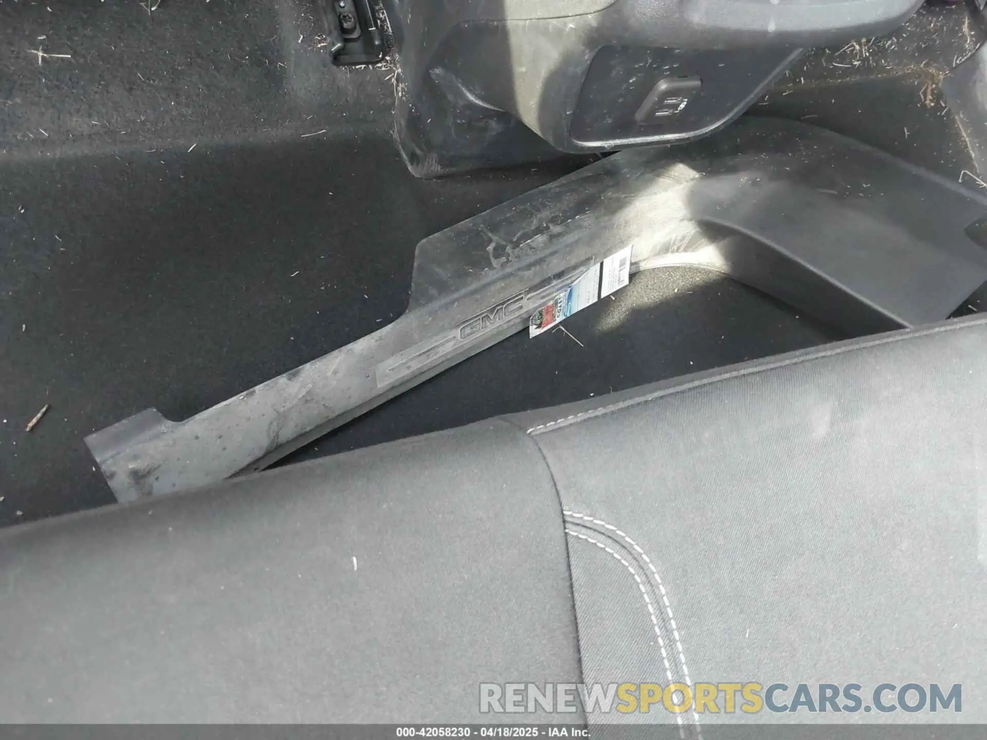 12 Photograph of a damaged car 3GKALTEG7PL128689 GMC TERRAIN 2023