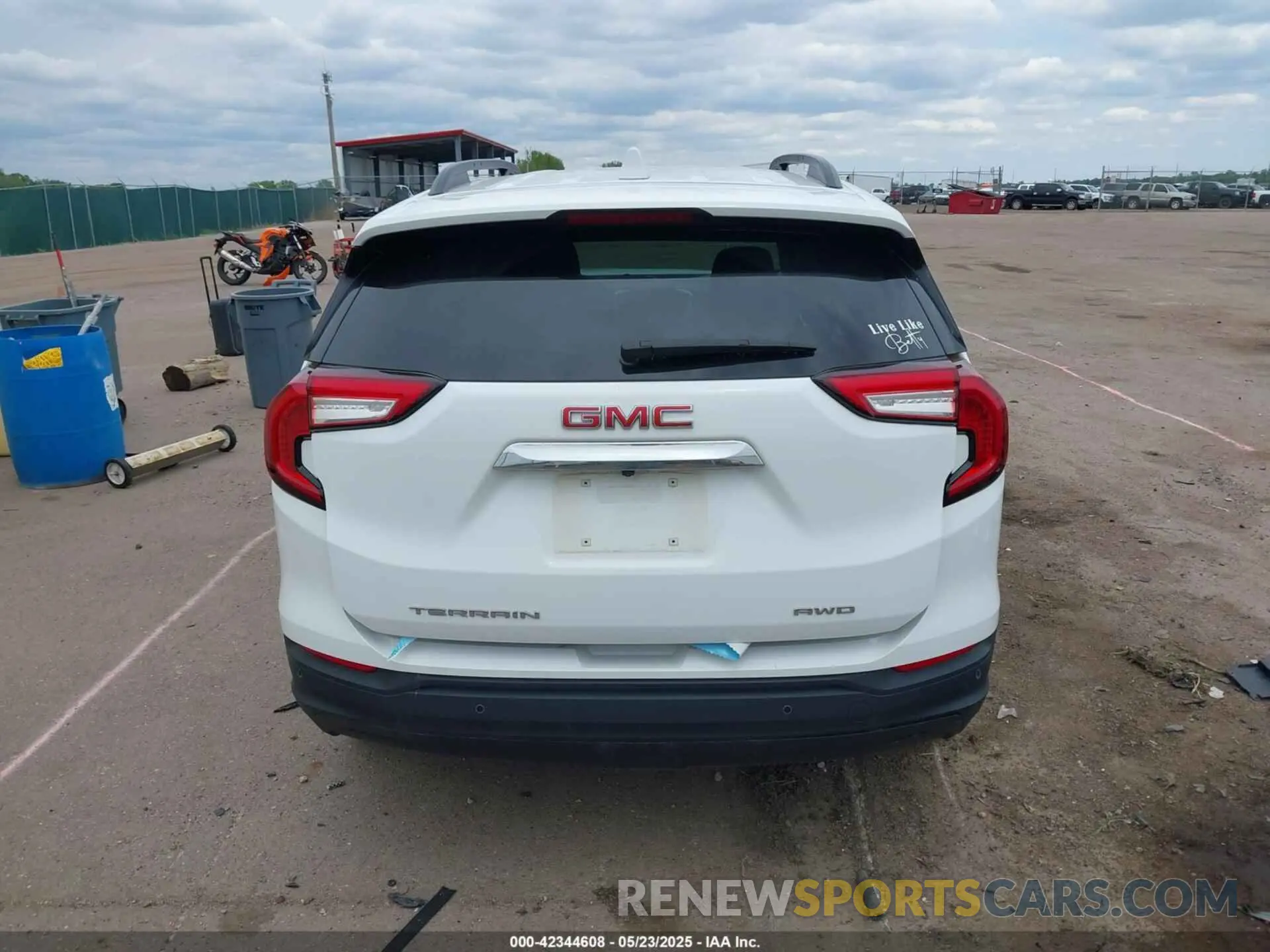 17 Photograph of a damaged car 3GKALTEG7PL174068 GMC TERRAIN 2023