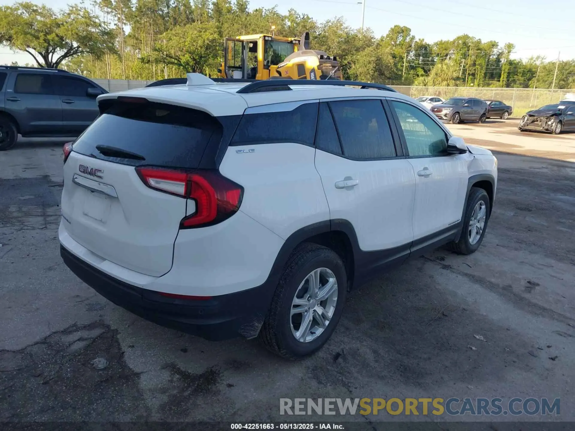 4 Photograph of a damaged car 3GKALTEG7PL237931 GMC TERRAIN 2023