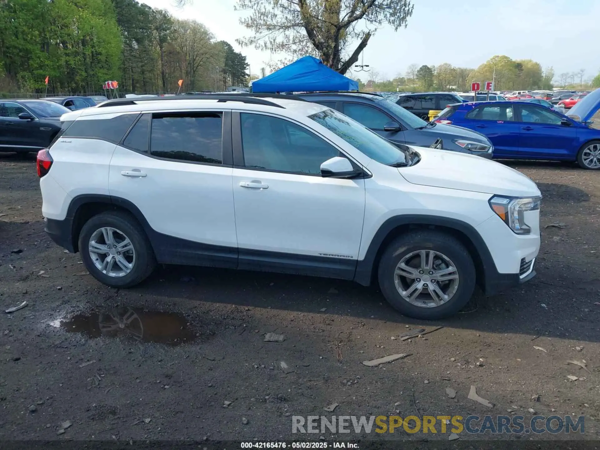 13 Photograph of a damaged car 3GKALTEG7PL237976 GMC TERRAIN 2023