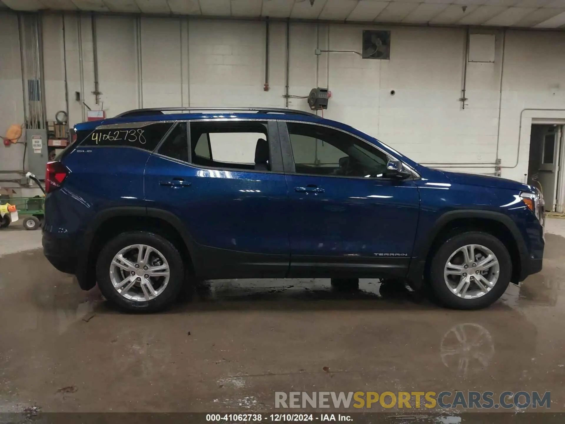 13 Photograph of a damaged car 3GKALTEG9PL137698 GMC TERRAIN 2023