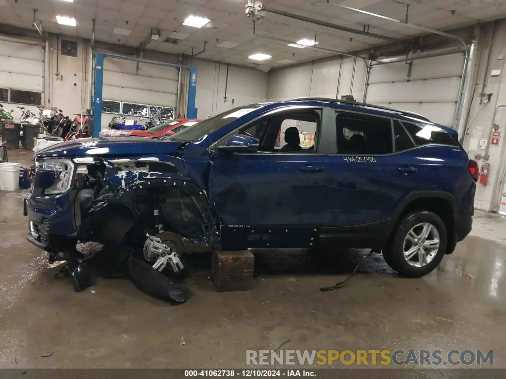 14 Photograph of a damaged car 3GKALTEG9PL137698 GMC TERRAIN 2023