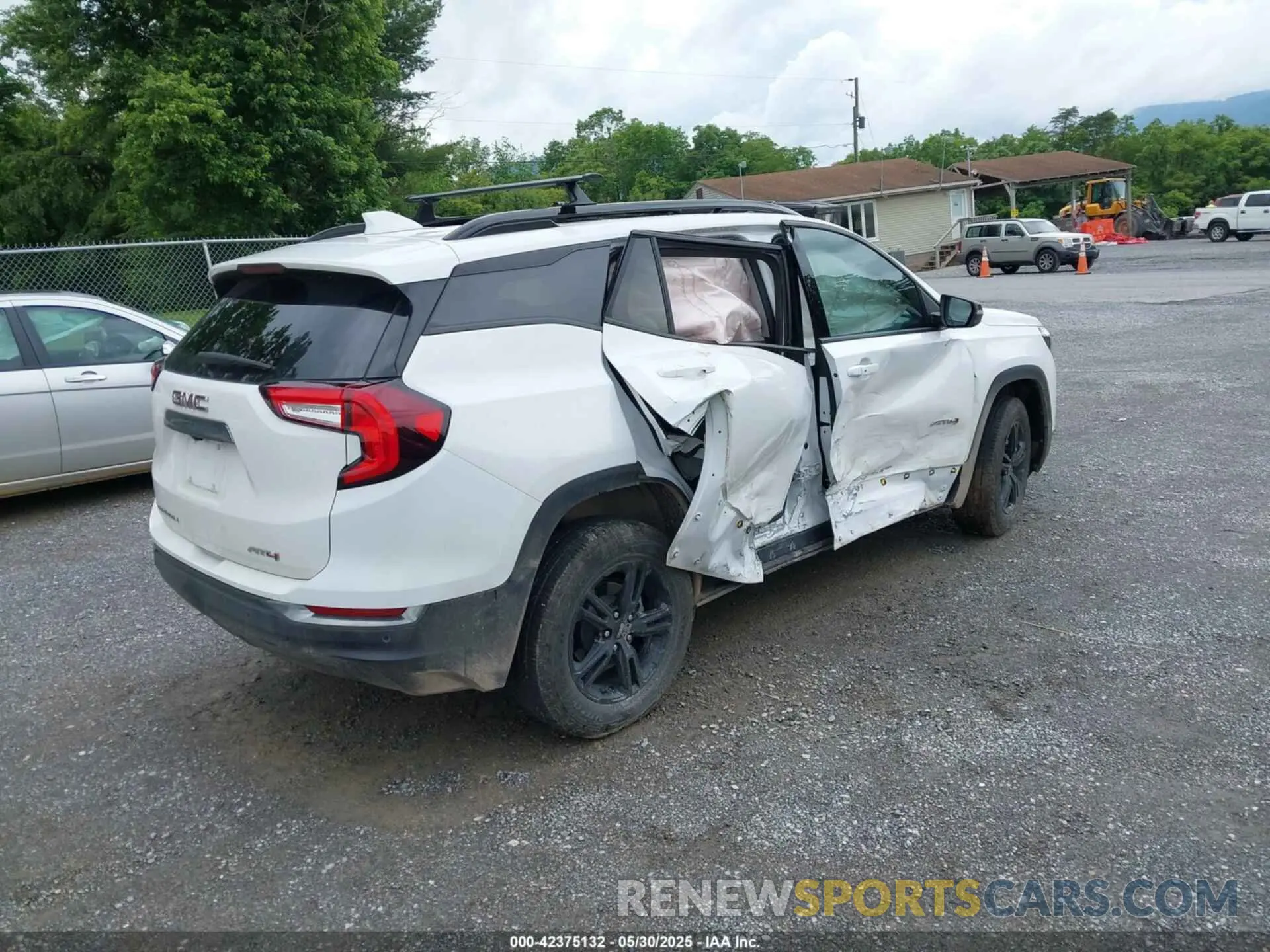 4 Photograph of a damaged car 3GKALYEG9PL141196 GMC TERRAIN 2023