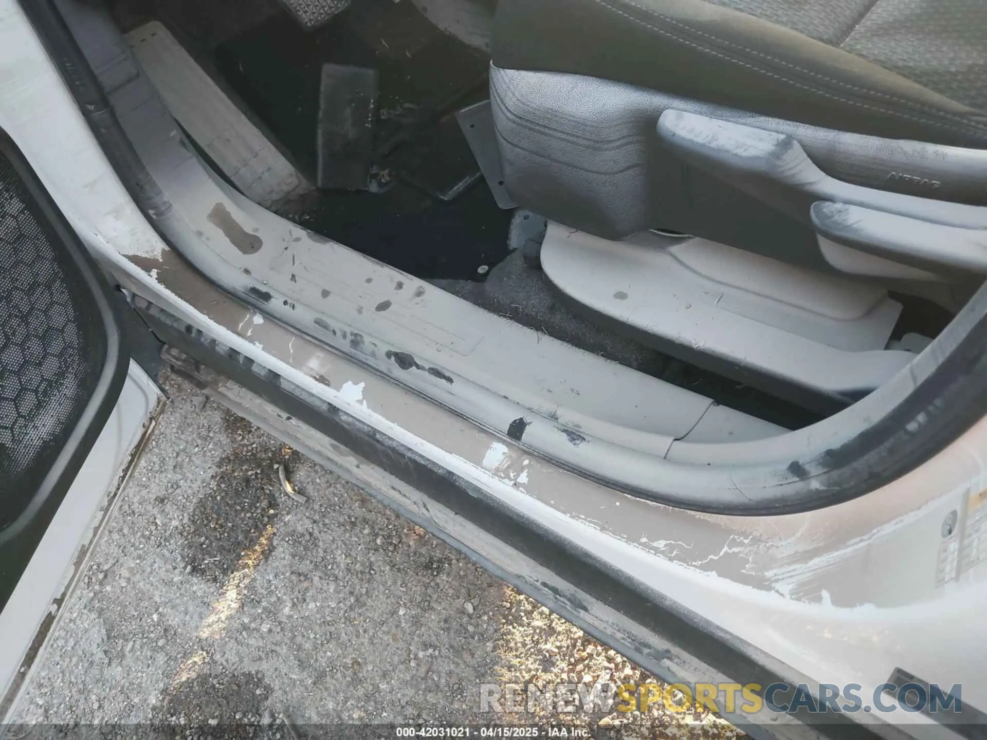 6 Photograph of a damaged car 3GKALMEG0RL242364 GMC TERRAIN 2024