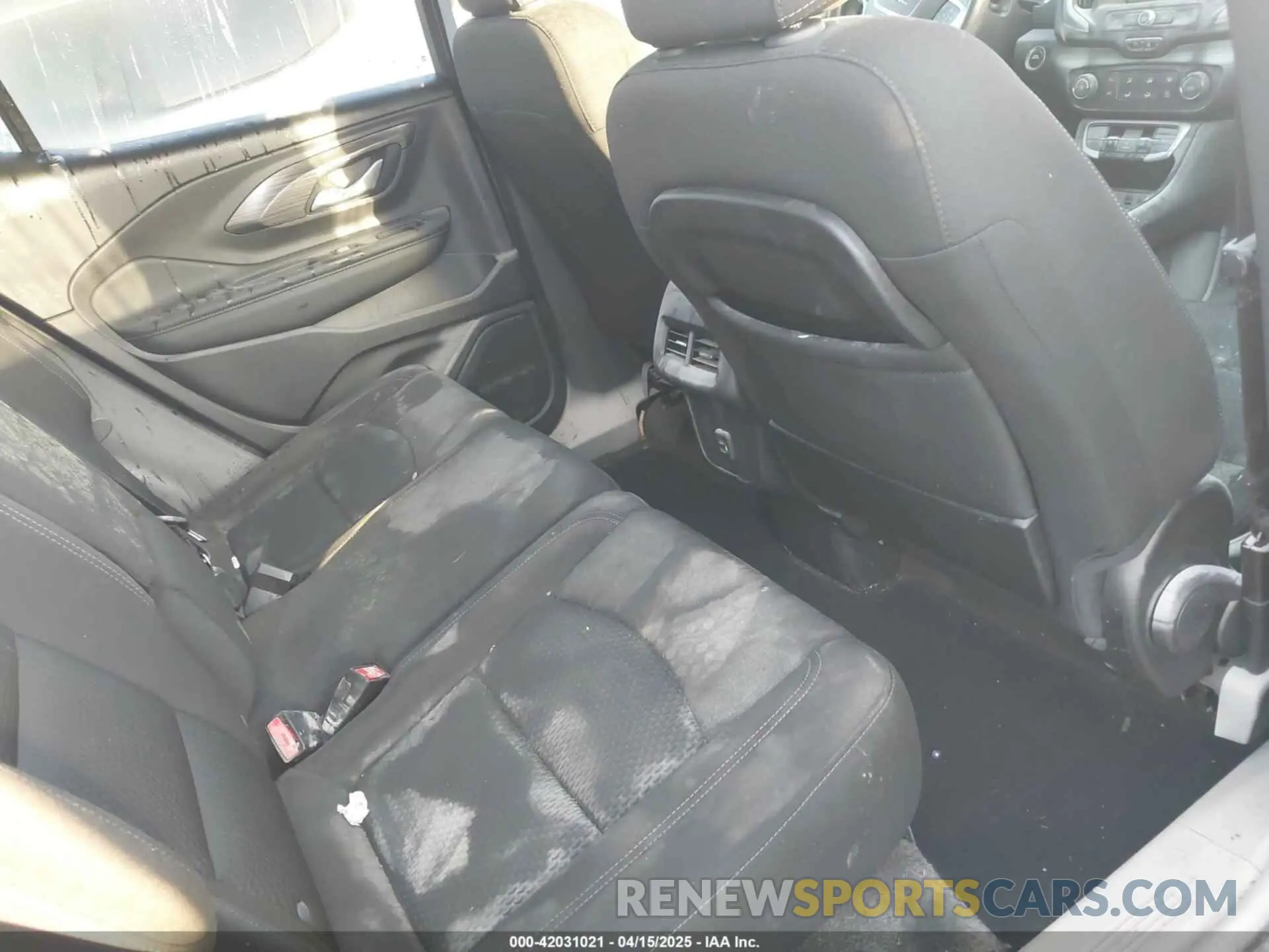 8 Photograph of a damaged car 3GKALMEG0RL242364 GMC TERRAIN 2024