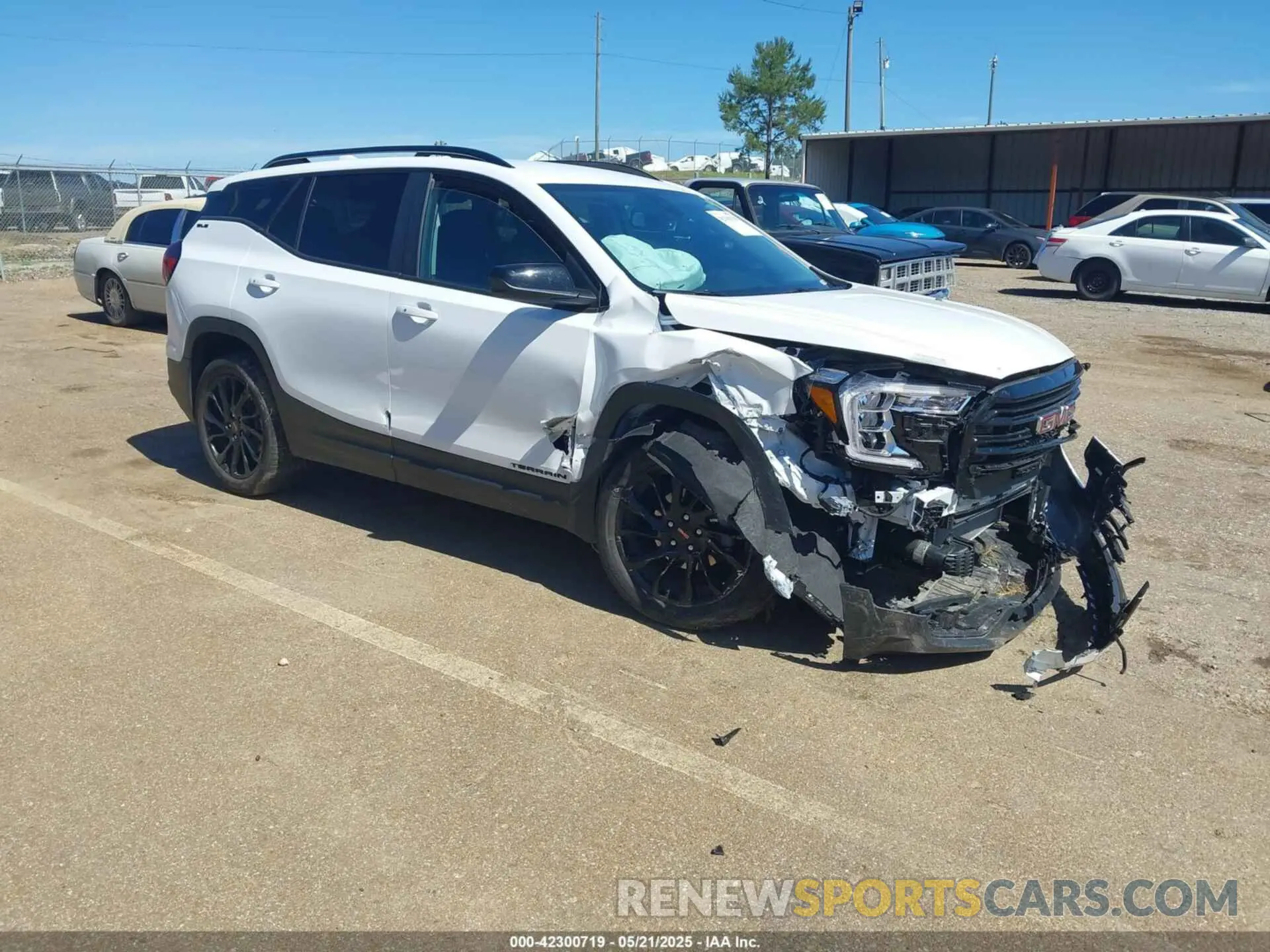 1 Photograph of a damaged car 3GKALMEG0RL268673 GMC TERRAIN 2024