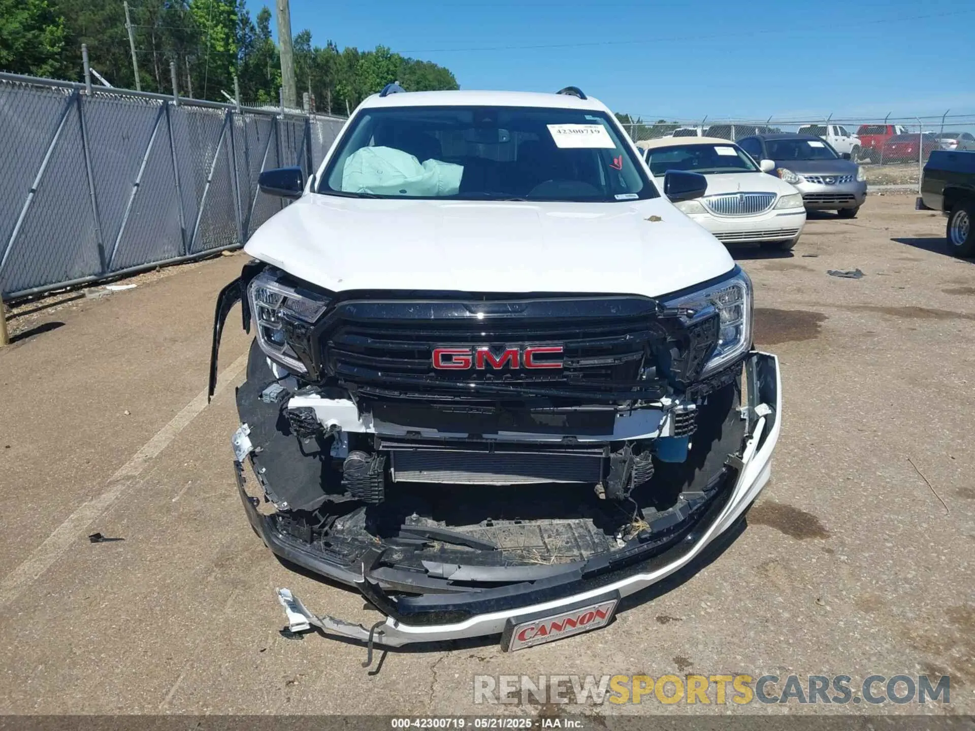 12 Photograph of a damaged car 3GKALMEG0RL268673 GMC TERRAIN 2024