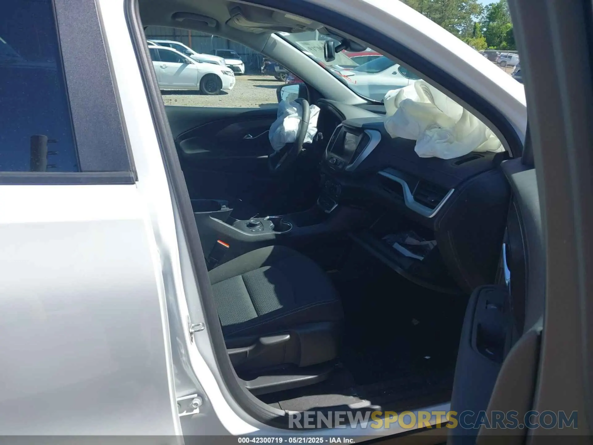 5 Photograph of a damaged car 3GKALMEG0RL268673 GMC TERRAIN 2024