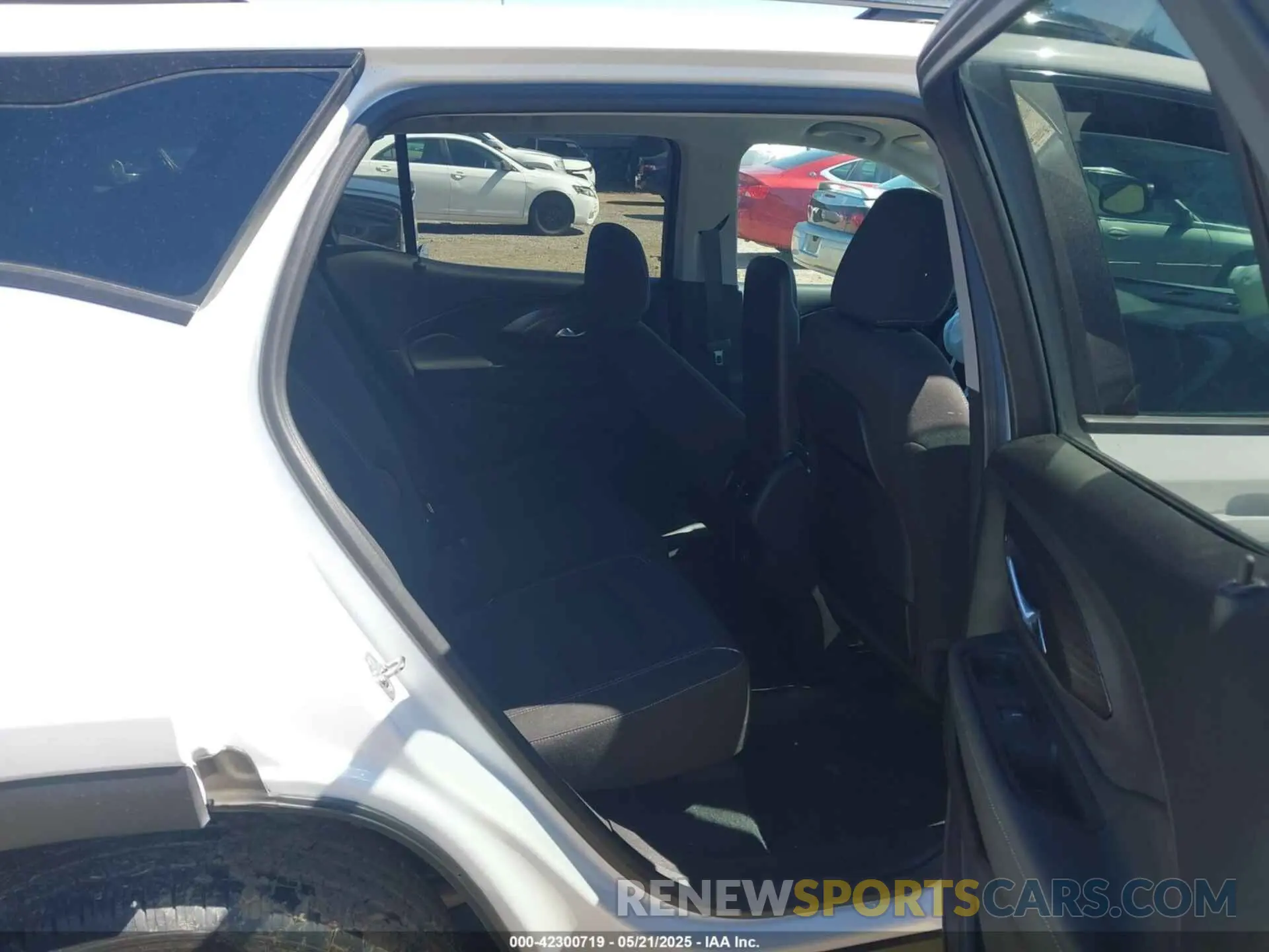 8 Photograph of a damaged car 3GKALMEG0RL268673 GMC TERRAIN 2024