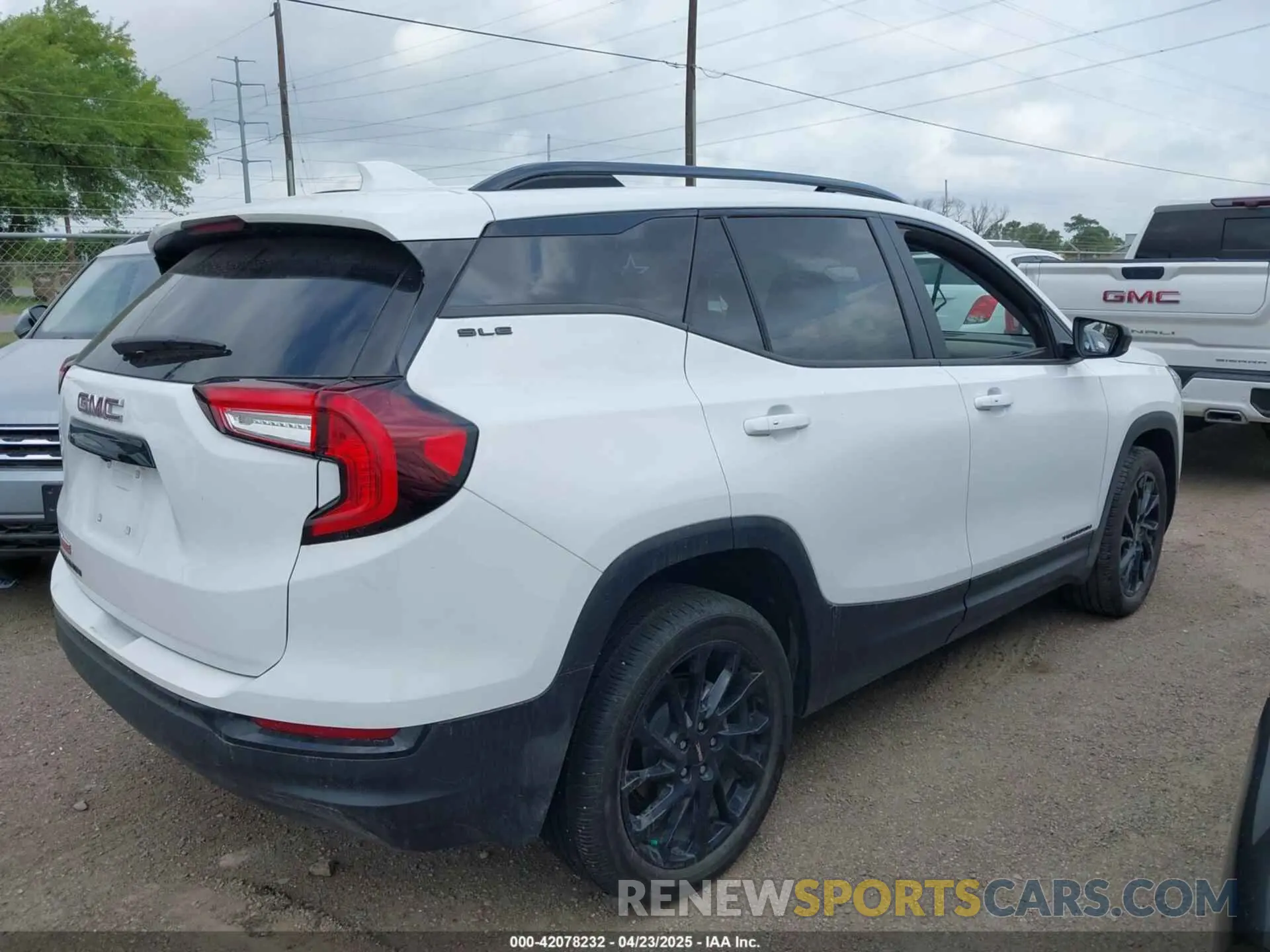 4 Photograph of a damaged car 3GKALMEG0RL298742 GMC TERRAIN 2024