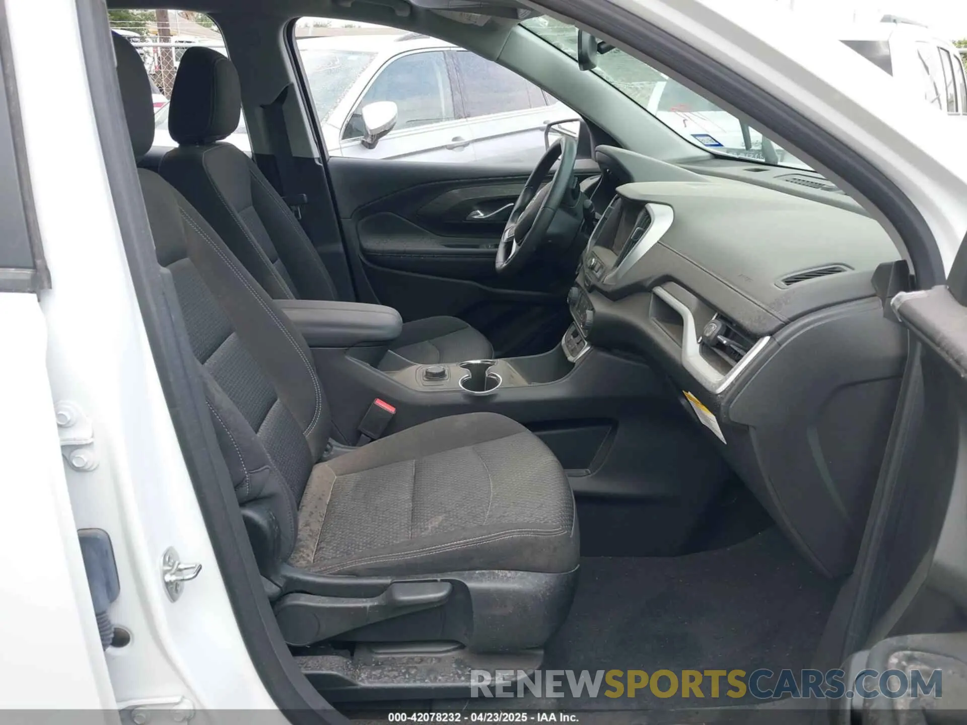 5 Photograph of a damaged car 3GKALMEG0RL298742 GMC TERRAIN 2024