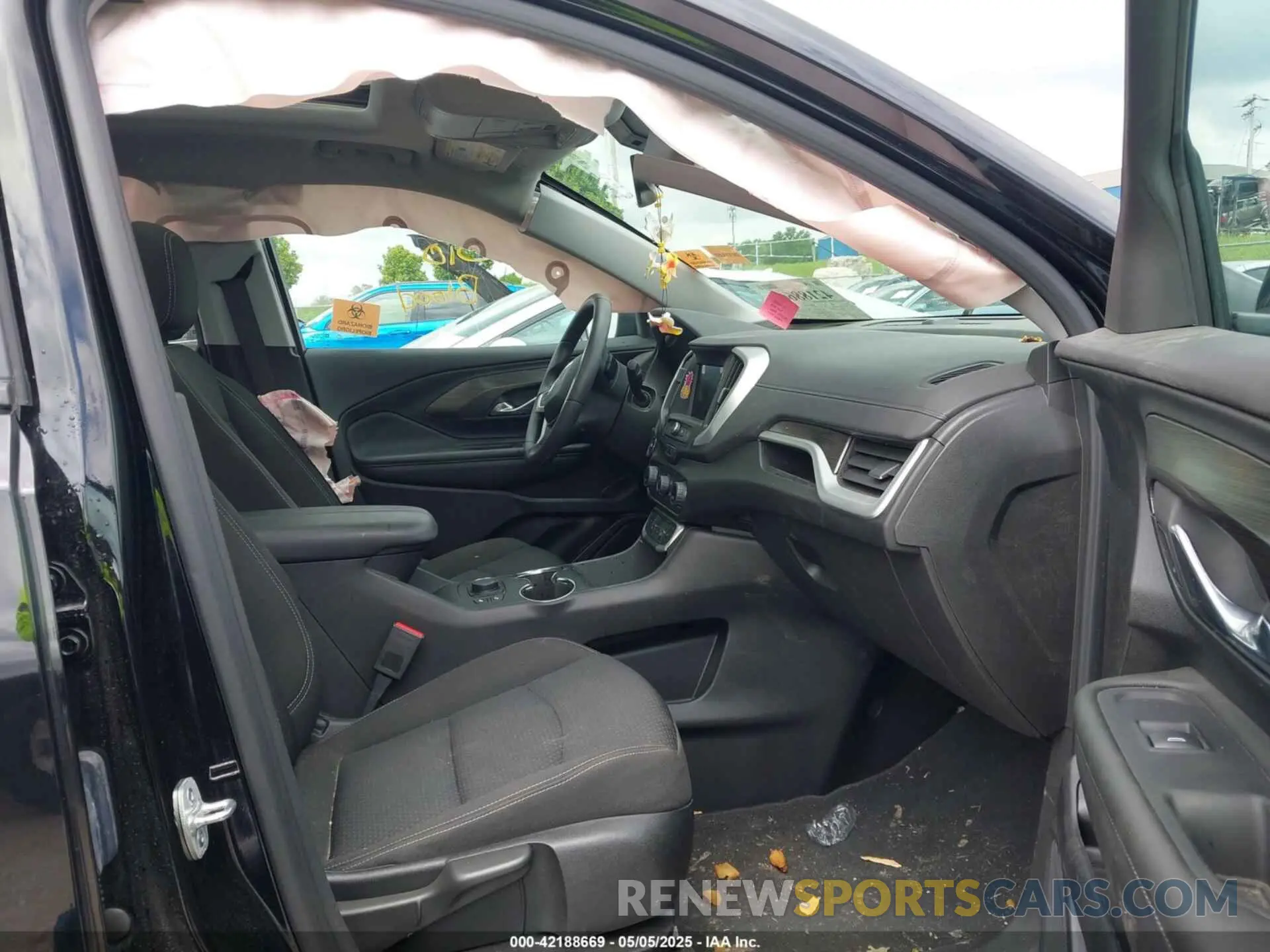 5 Photograph of a damaged car 3GKALMEG0RL400735 GMC TERRAIN 2024