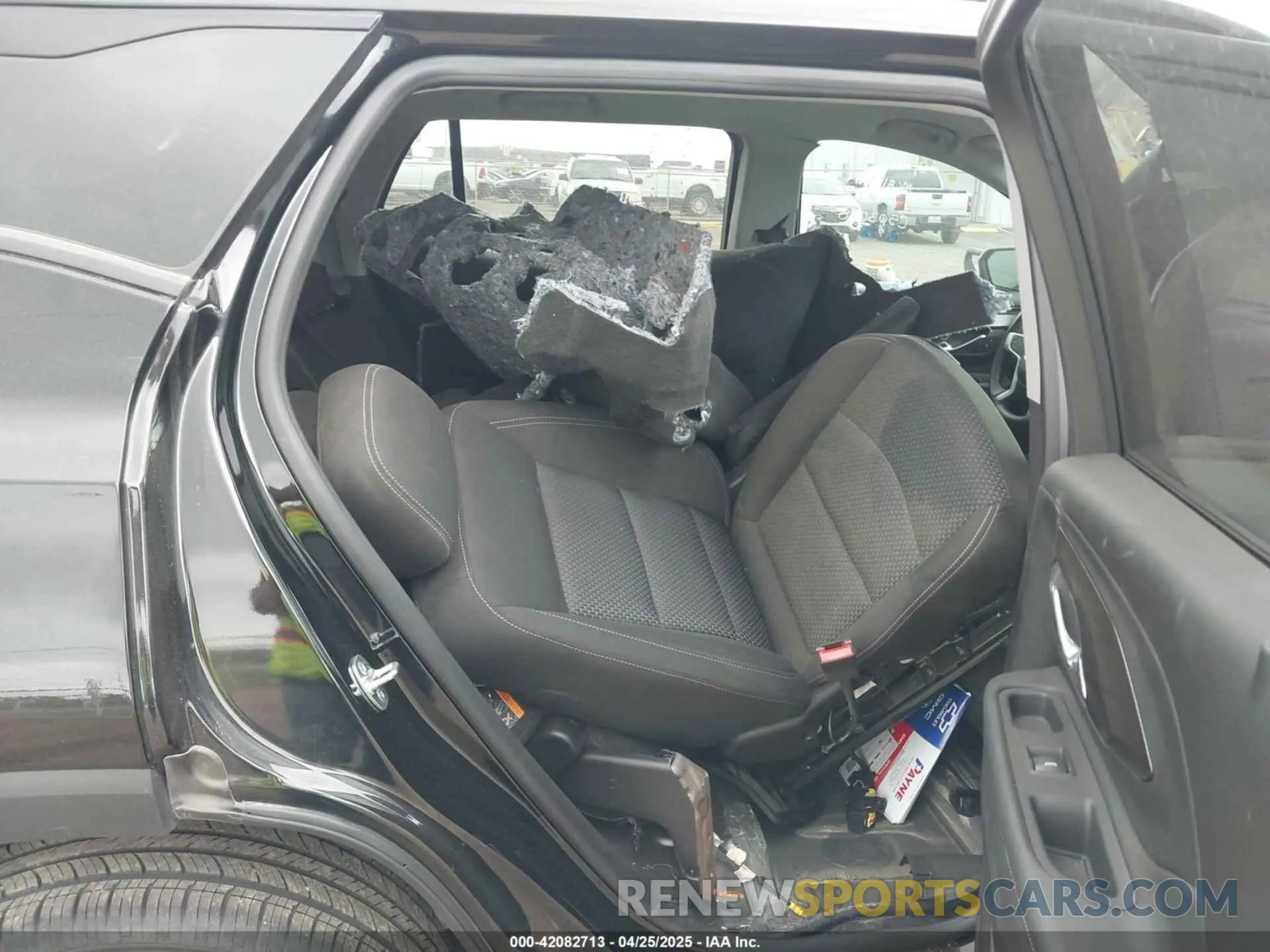 8 Photograph of a damaged car 3GKALMEG1RL392001 GMC TERRAIN 2024