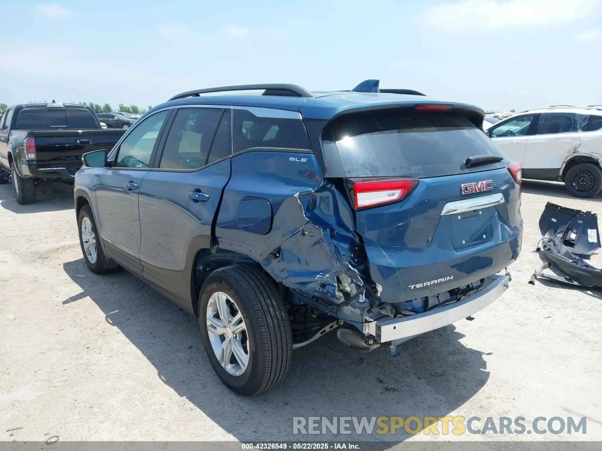 3 Photograph of a damaged car 3GKALMEG2RL299603 GMC TERRAIN 2024