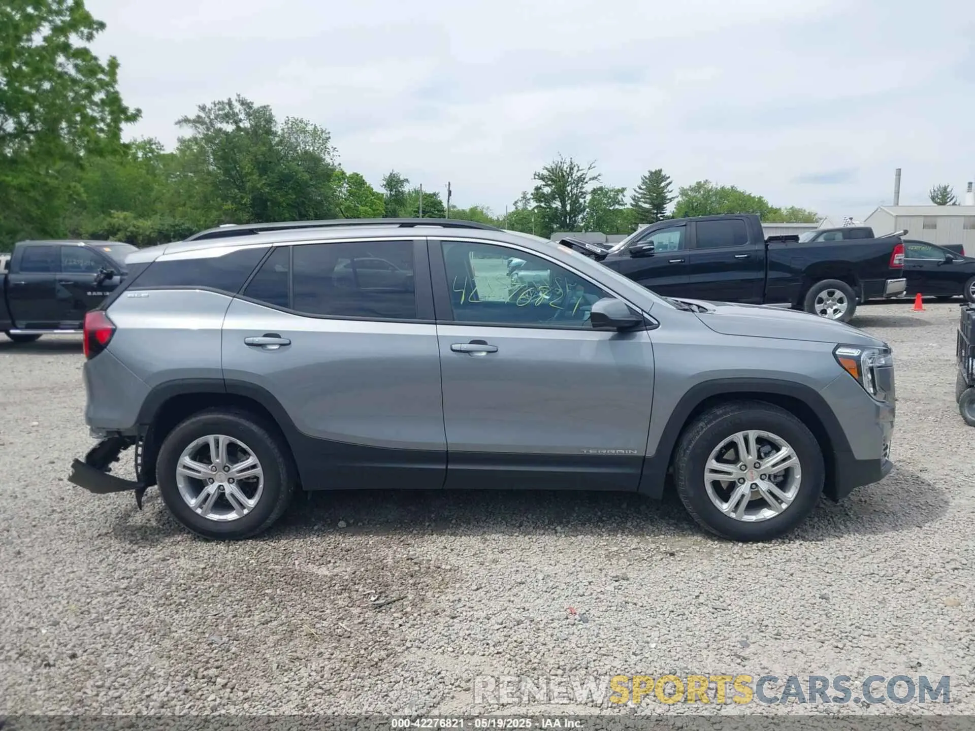 13 Photograph of a damaged car 3GKALMEG2RL304458 GMC TERRAIN 2024