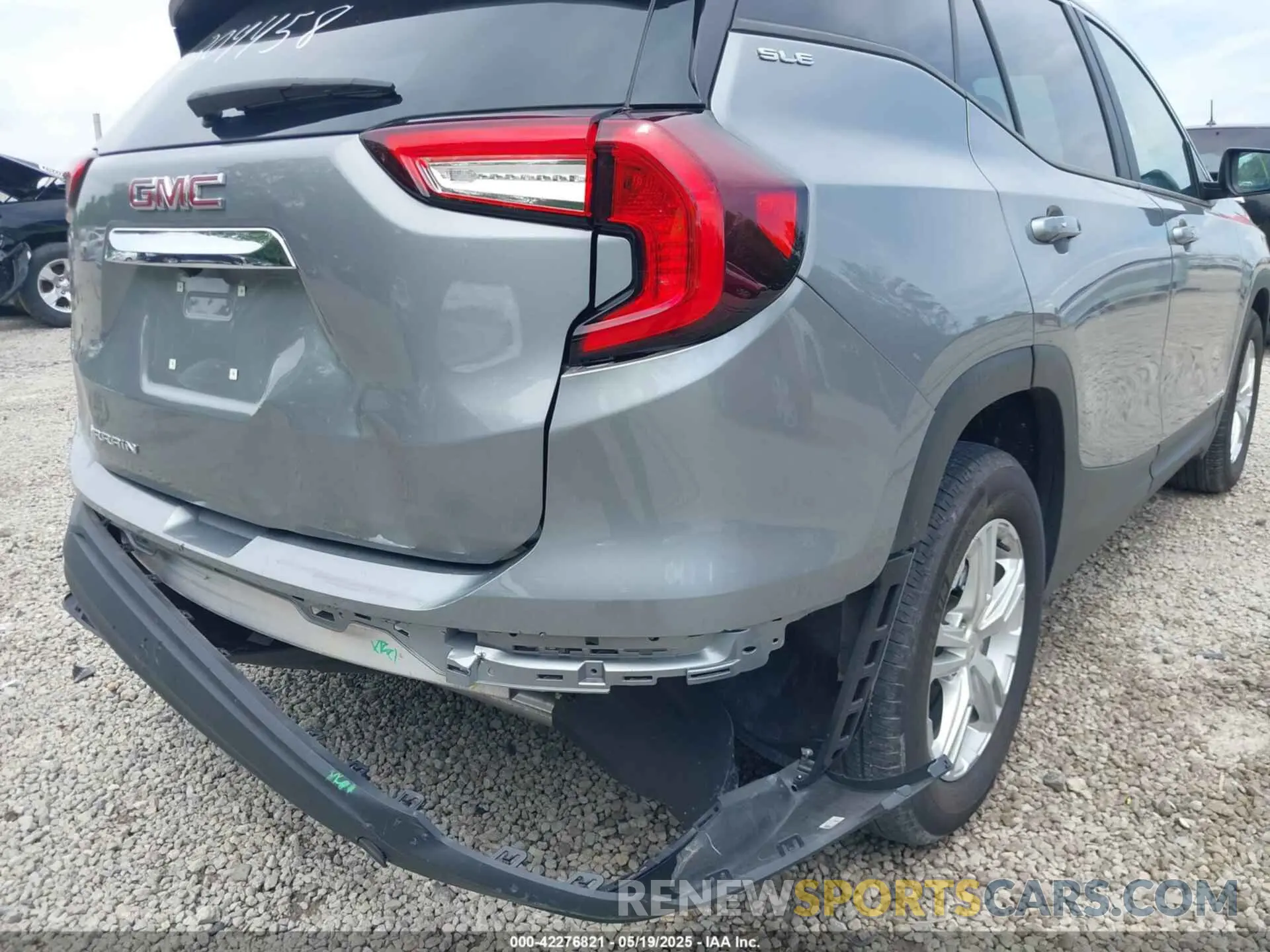 6 Photograph of a damaged car 3GKALMEG2RL304458 GMC TERRAIN 2024