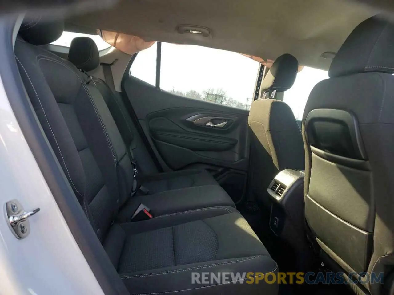 11 Photograph of a damaged car 3GKALMEG2RL318201 GMC TERRAIN 2024