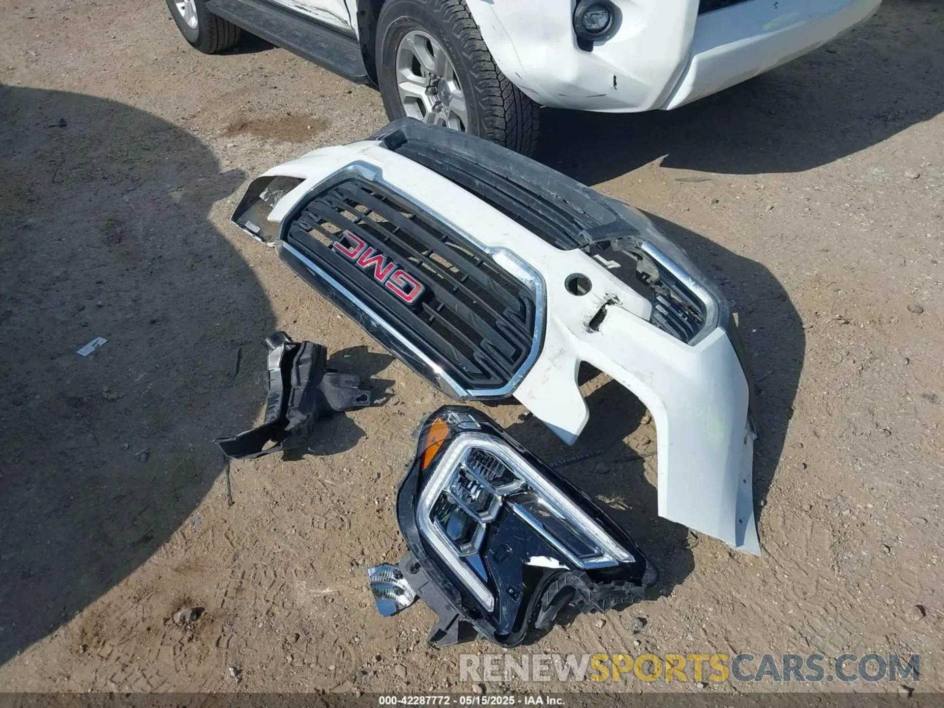 12 Photograph of a damaged car 3GKALMEG3RL257313 GMC TERRAIN 2024
