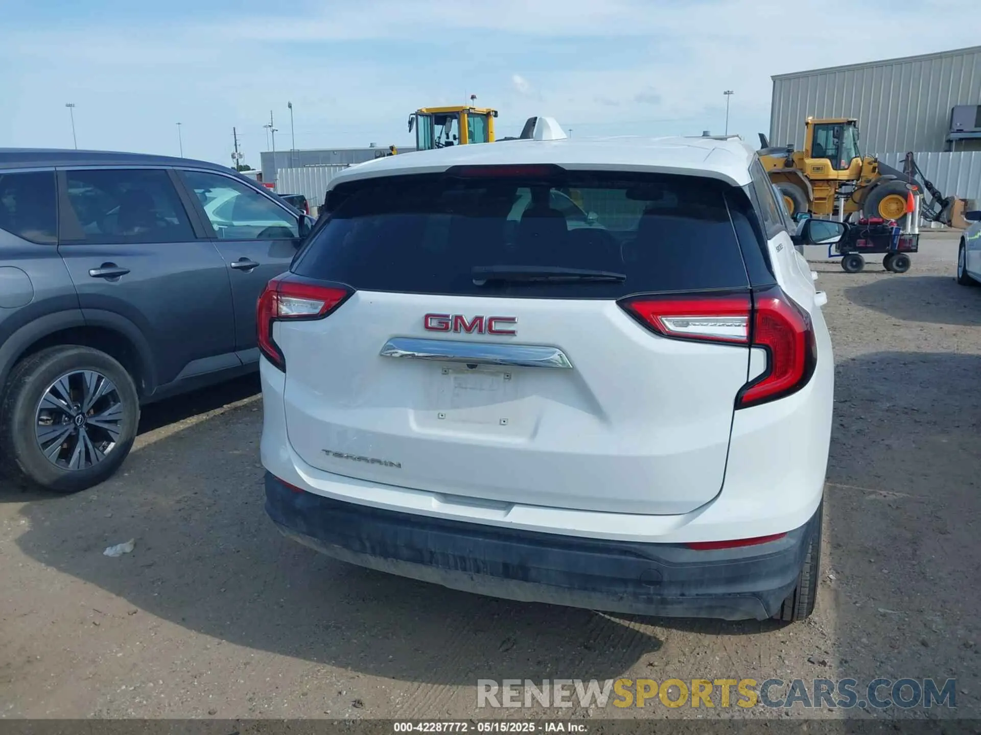 17 Photograph of a damaged car 3GKALMEG3RL257313 GMC TERRAIN 2024