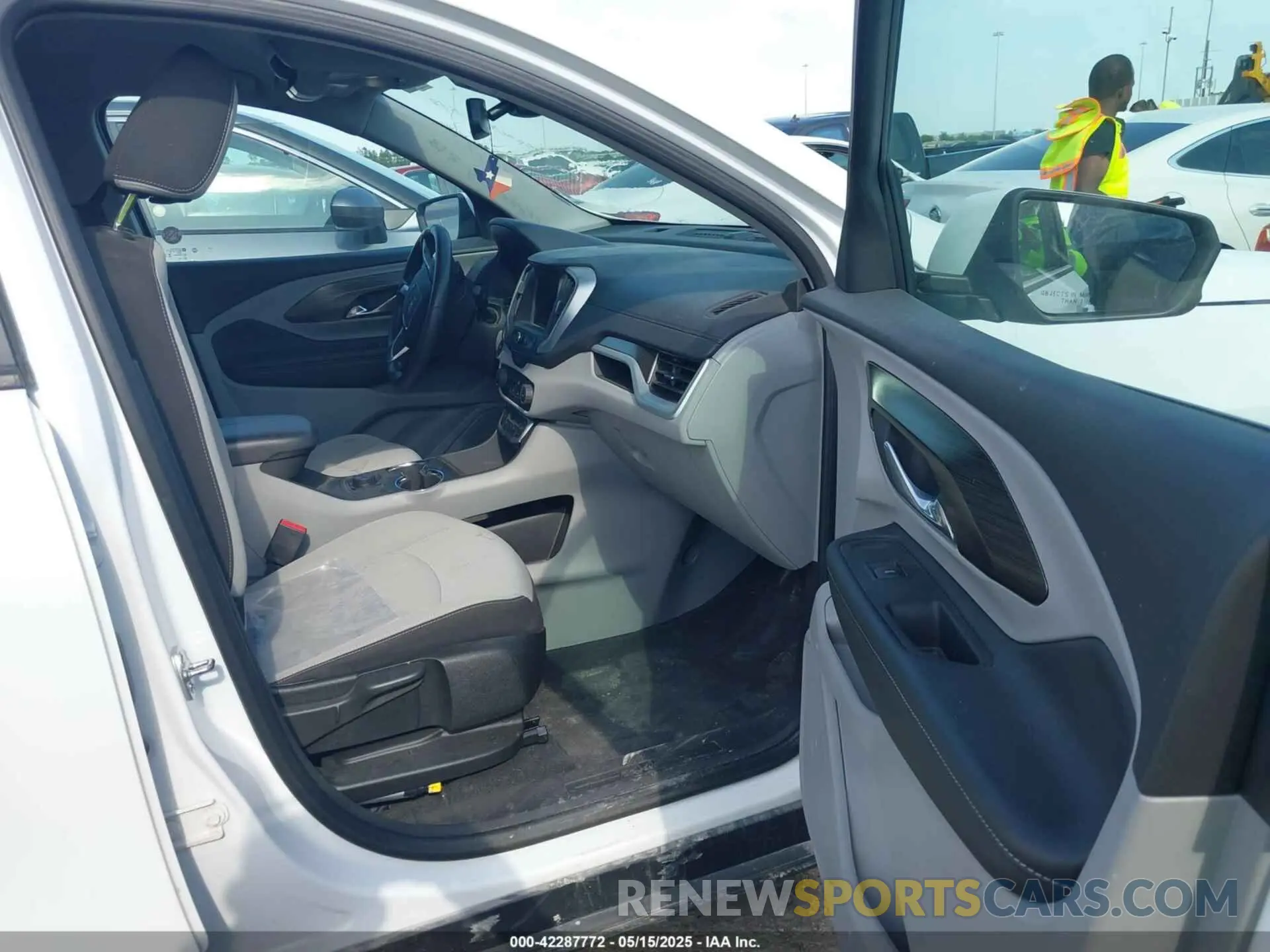 5 Photograph of a damaged car 3GKALMEG3RL257313 GMC TERRAIN 2024