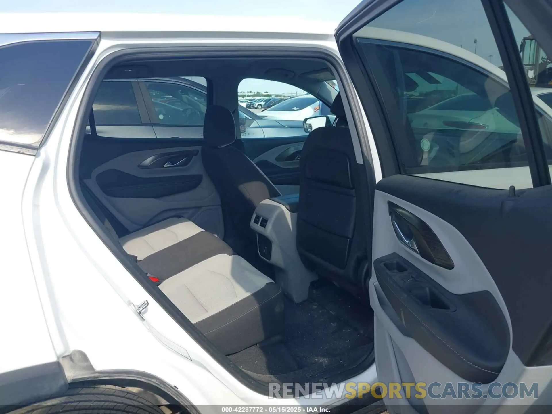 8 Photograph of a damaged car 3GKALMEG3RL257313 GMC TERRAIN 2024