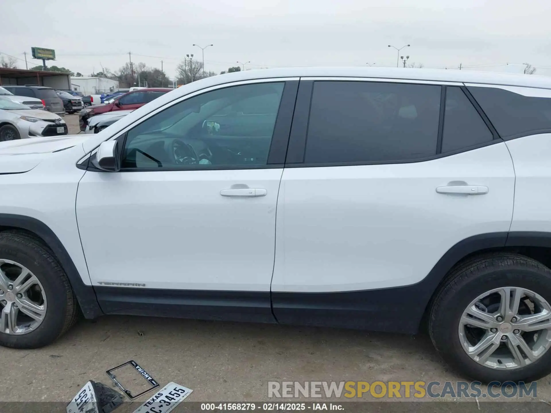14 Photograph of a damaged car 3GKALMEG3RL382747 GMC TERRAIN 2024