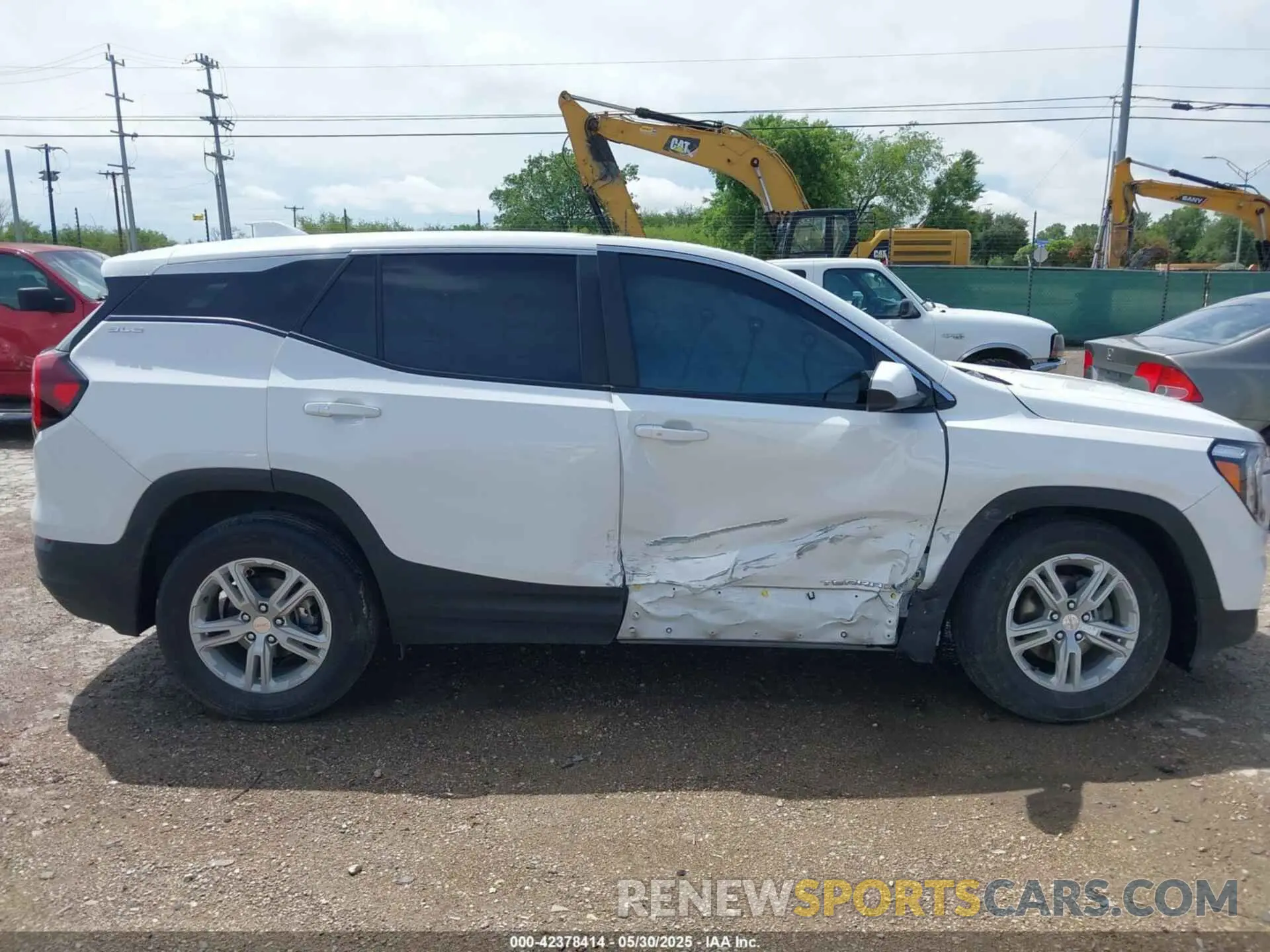 13 Photograph of a damaged car 3GKALMEG4RL113012 GMC TERRAIN 2024