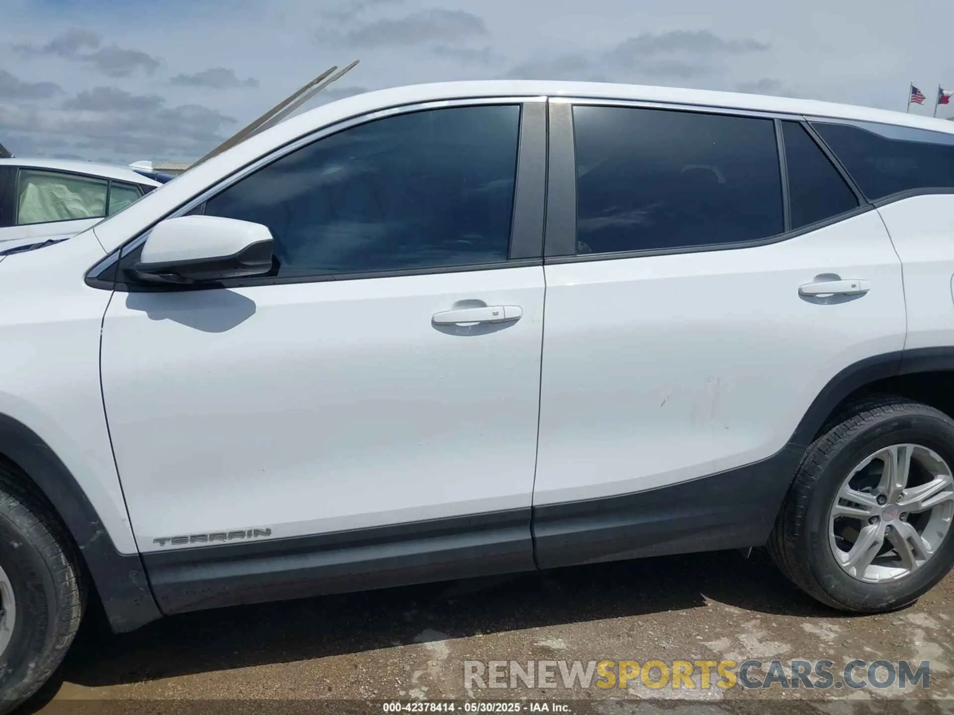 14 Photograph of a damaged car 3GKALMEG4RL113012 GMC TERRAIN 2024