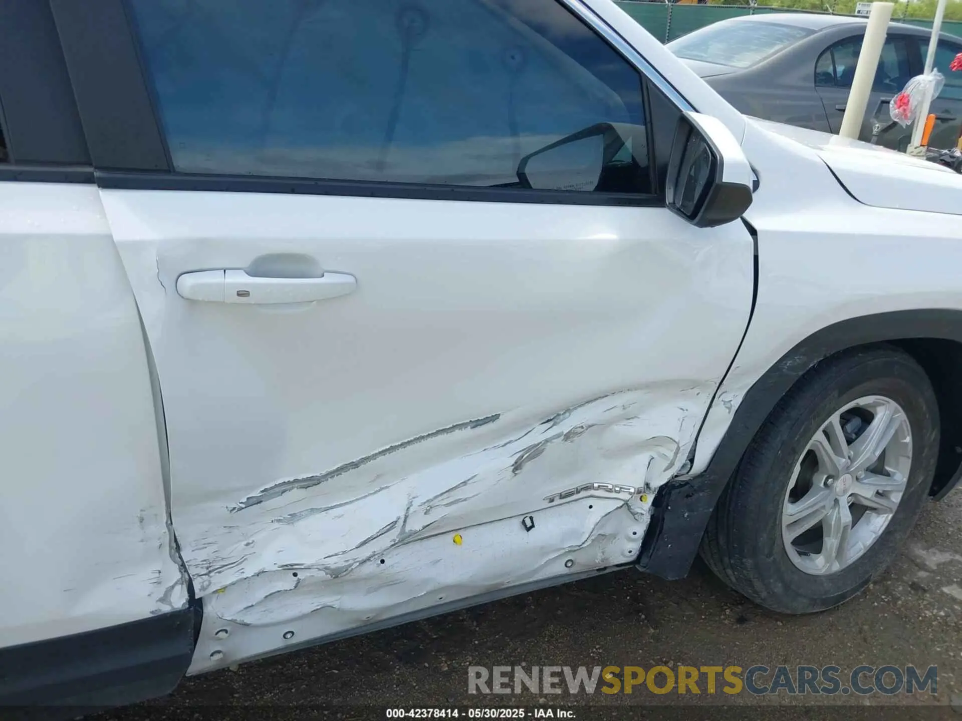 6 Photograph of a damaged car 3GKALMEG4RL113012 GMC TERRAIN 2024