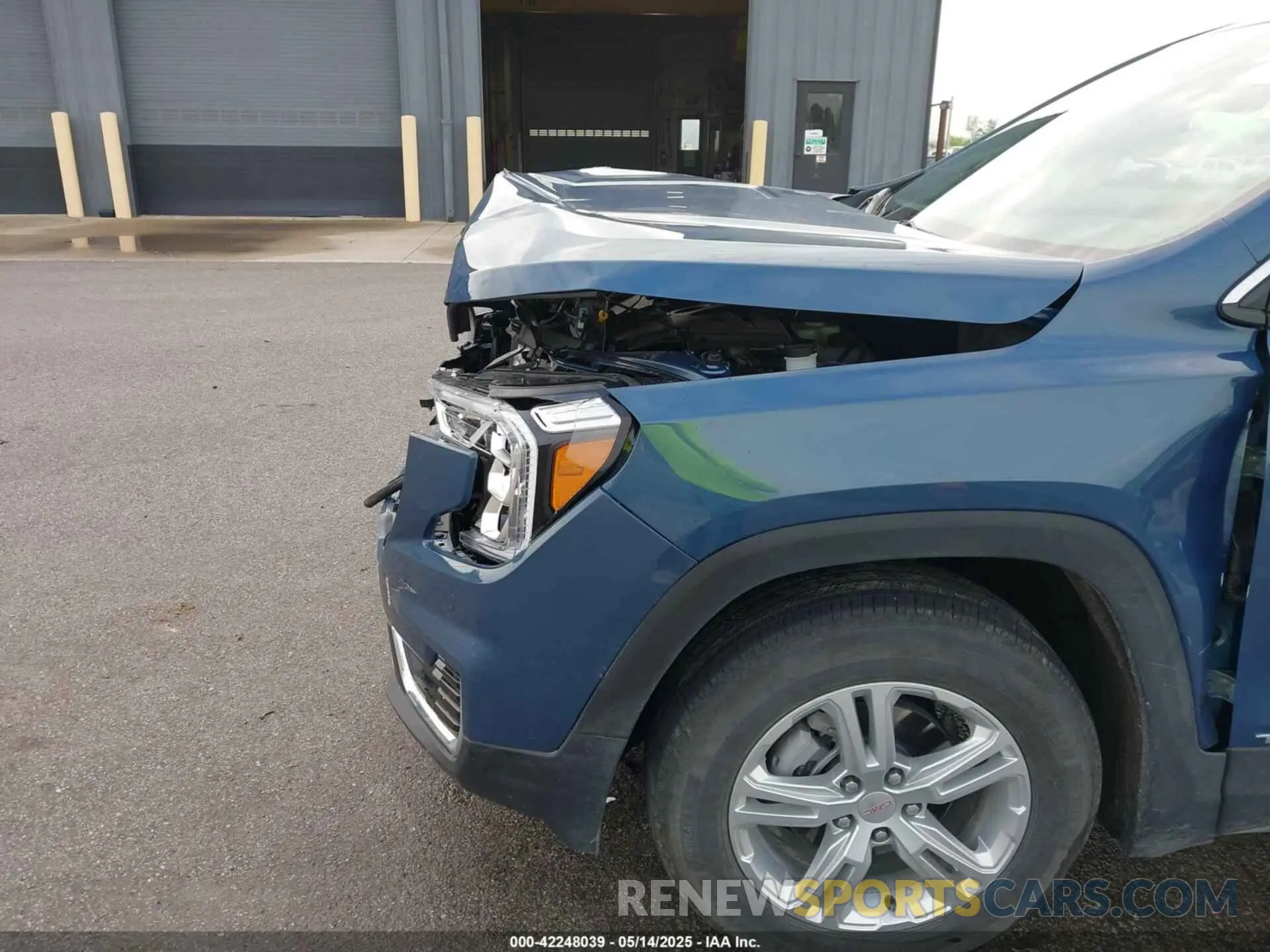 17 Photograph of a damaged car 3GKALMEG4RL249642 GMC TERRAIN 2024