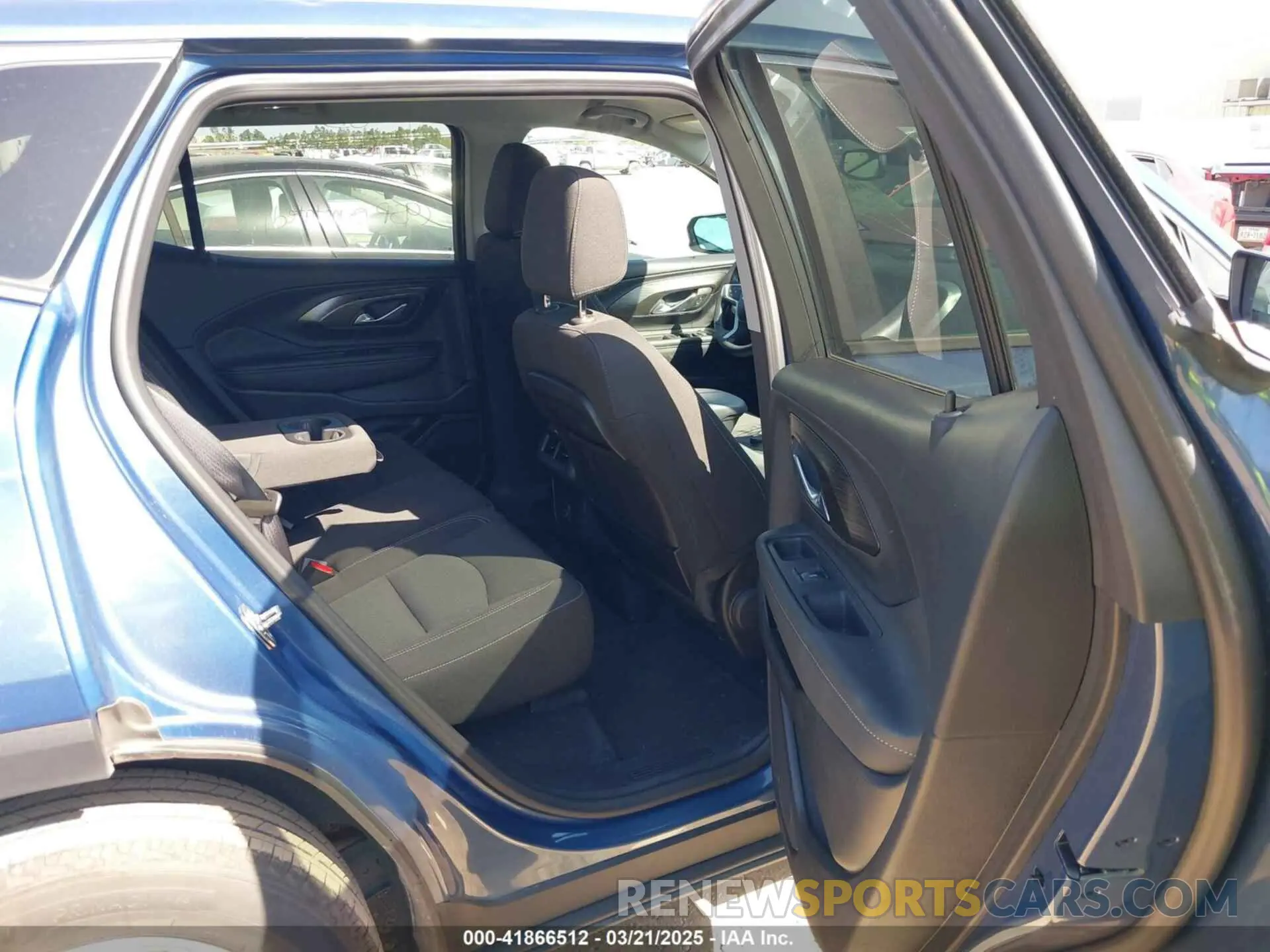 8 Photograph of a damaged car 3GKALMEG4RL338241 GMC TERRAIN 2024
