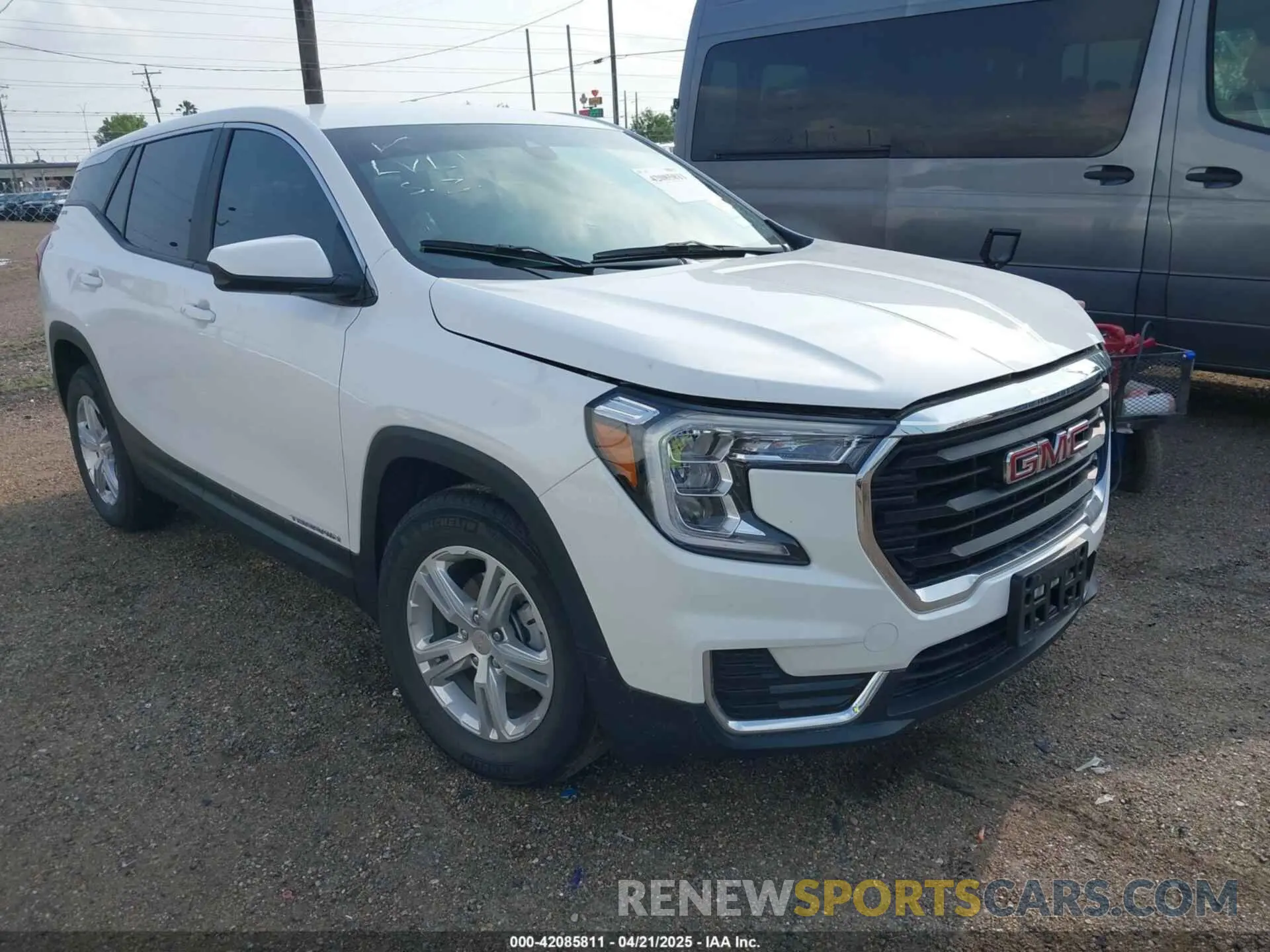 1 Photograph of a damaged car 3GKALMEG4RL369926 GMC TERRAIN 2024