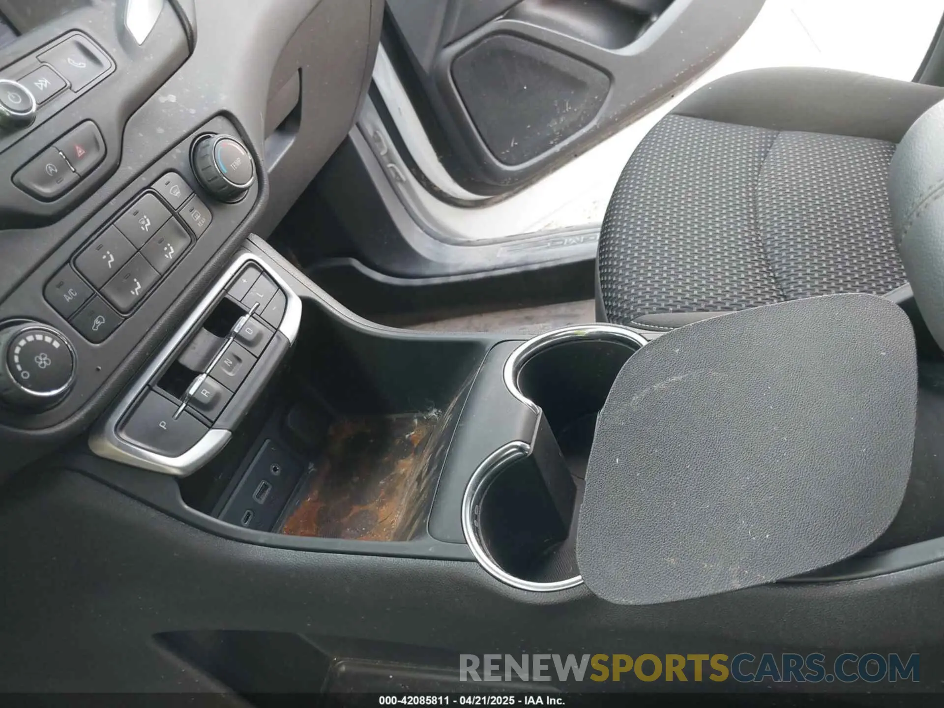 17 Photograph of a damaged car 3GKALMEG4RL369926 GMC TERRAIN 2024
