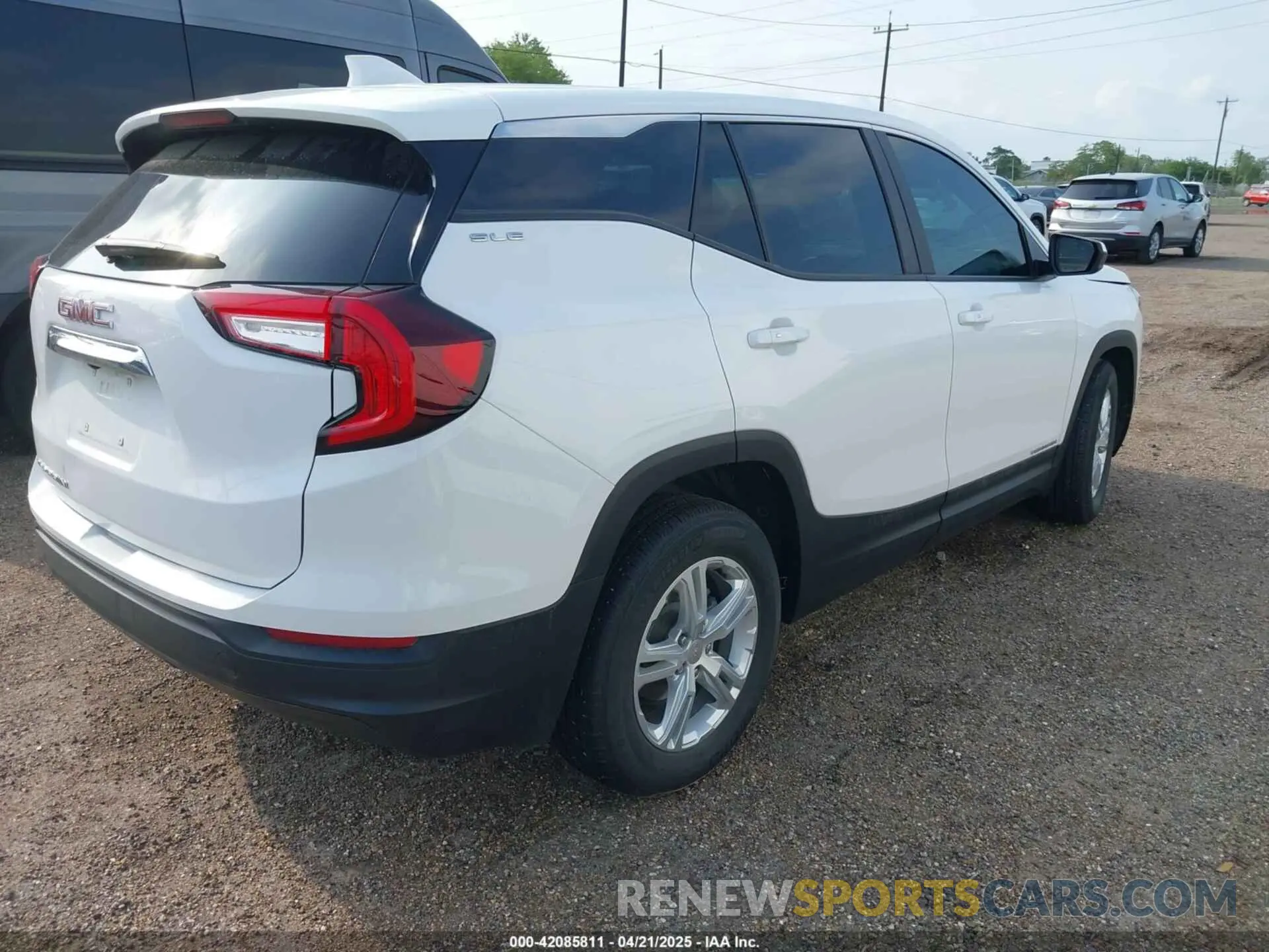 4 Photograph of a damaged car 3GKALMEG4RL369926 GMC TERRAIN 2024