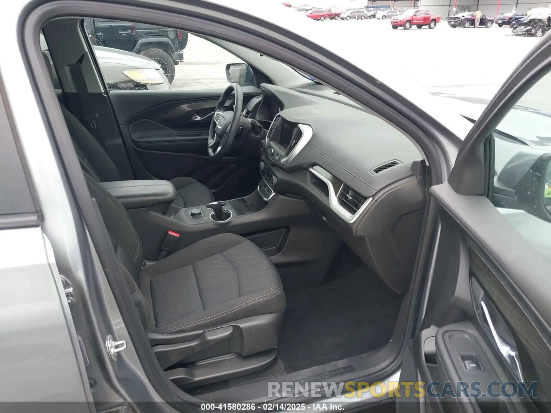 5 Photograph of a damaged car 3GKALMEG4RL381266 GMC TERRAIN 2024