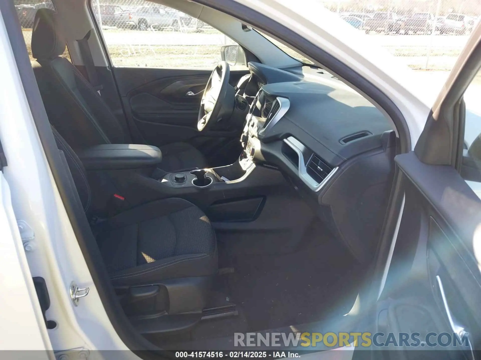5 Photograph of a damaged car 3GKALMEG4RL392204 GMC TERRAIN 2024