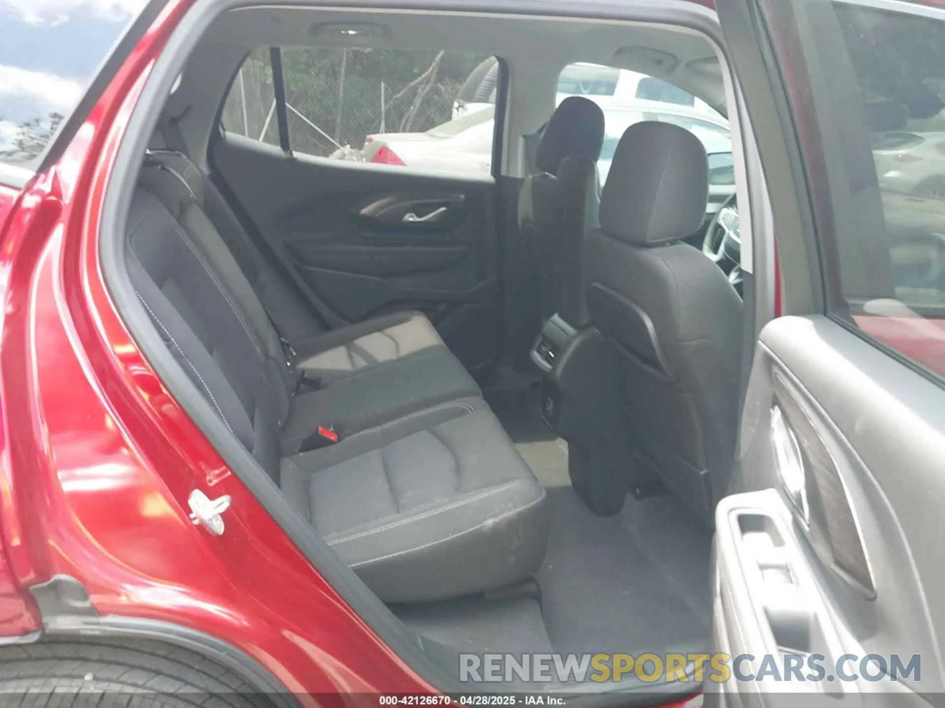 8 Photograph of a damaged car 3GKALMEG5RL152370 GMC TERRAIN 2024
