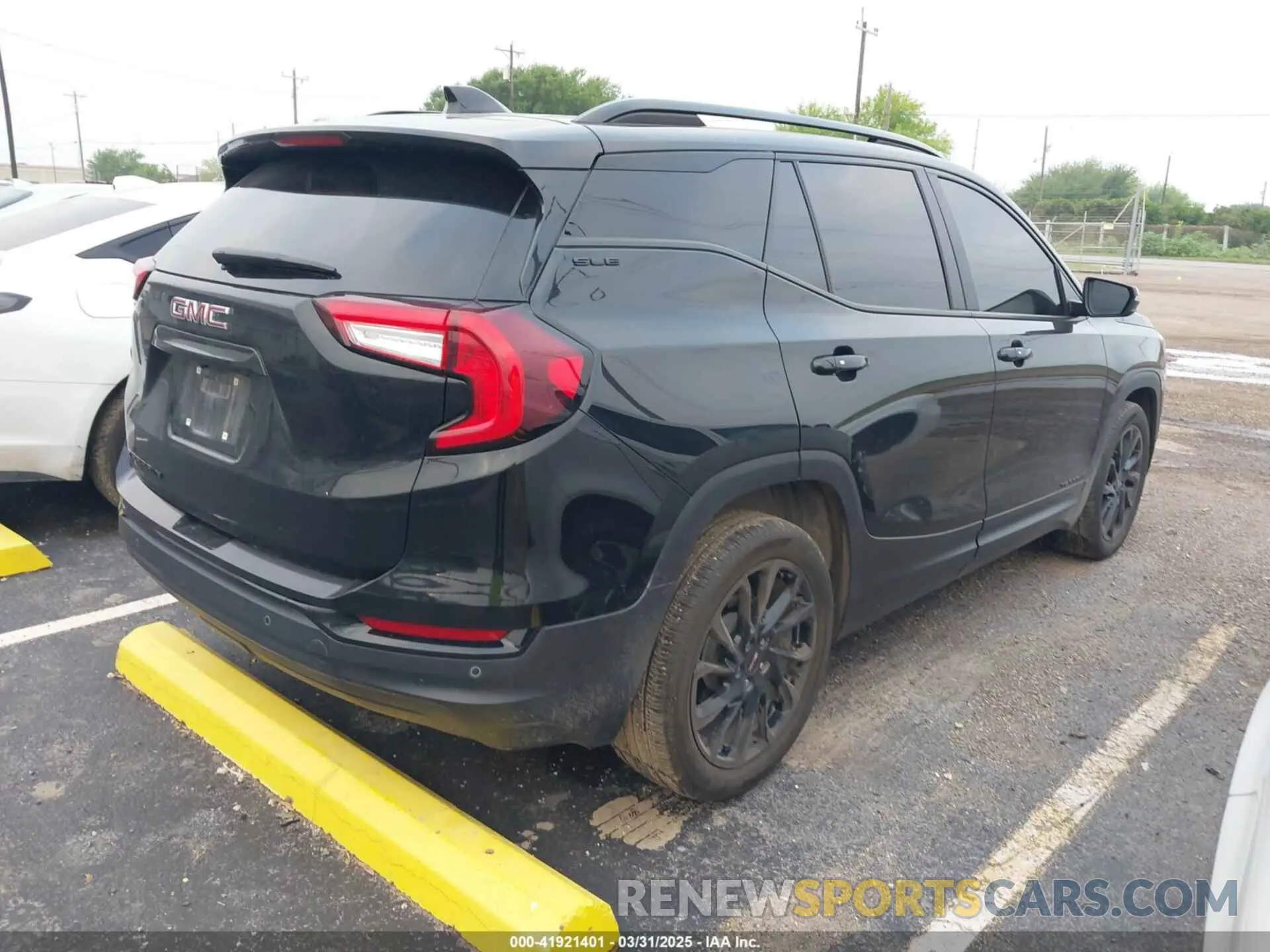 4 Photograph of a damaged car 3GKALMEG5RL184283 GMC TERRAIN 2024