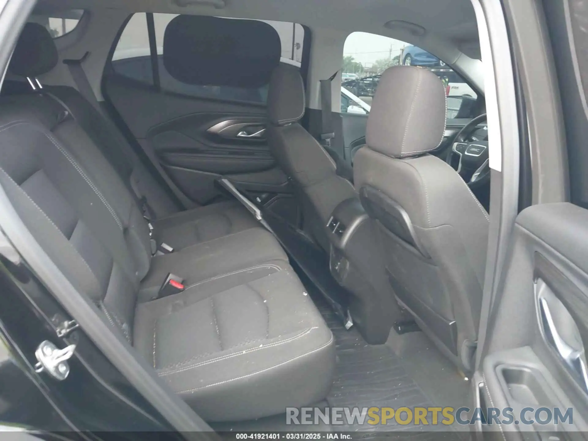 8 Photograph of a damaged car 3GKALMEG5RL184283 GMC TERRAIN 2024