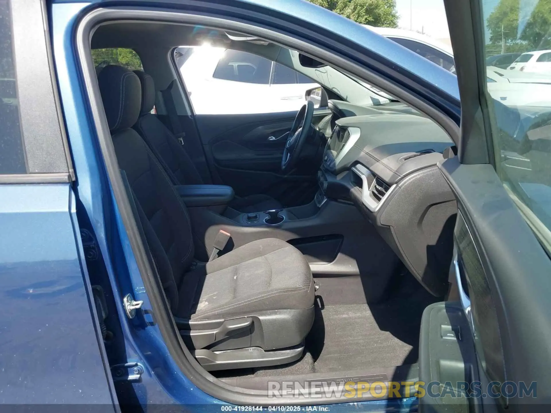 5 Photograph of a damaged car 3GKALMEG6RL213094 GMC TERRAIN 2024