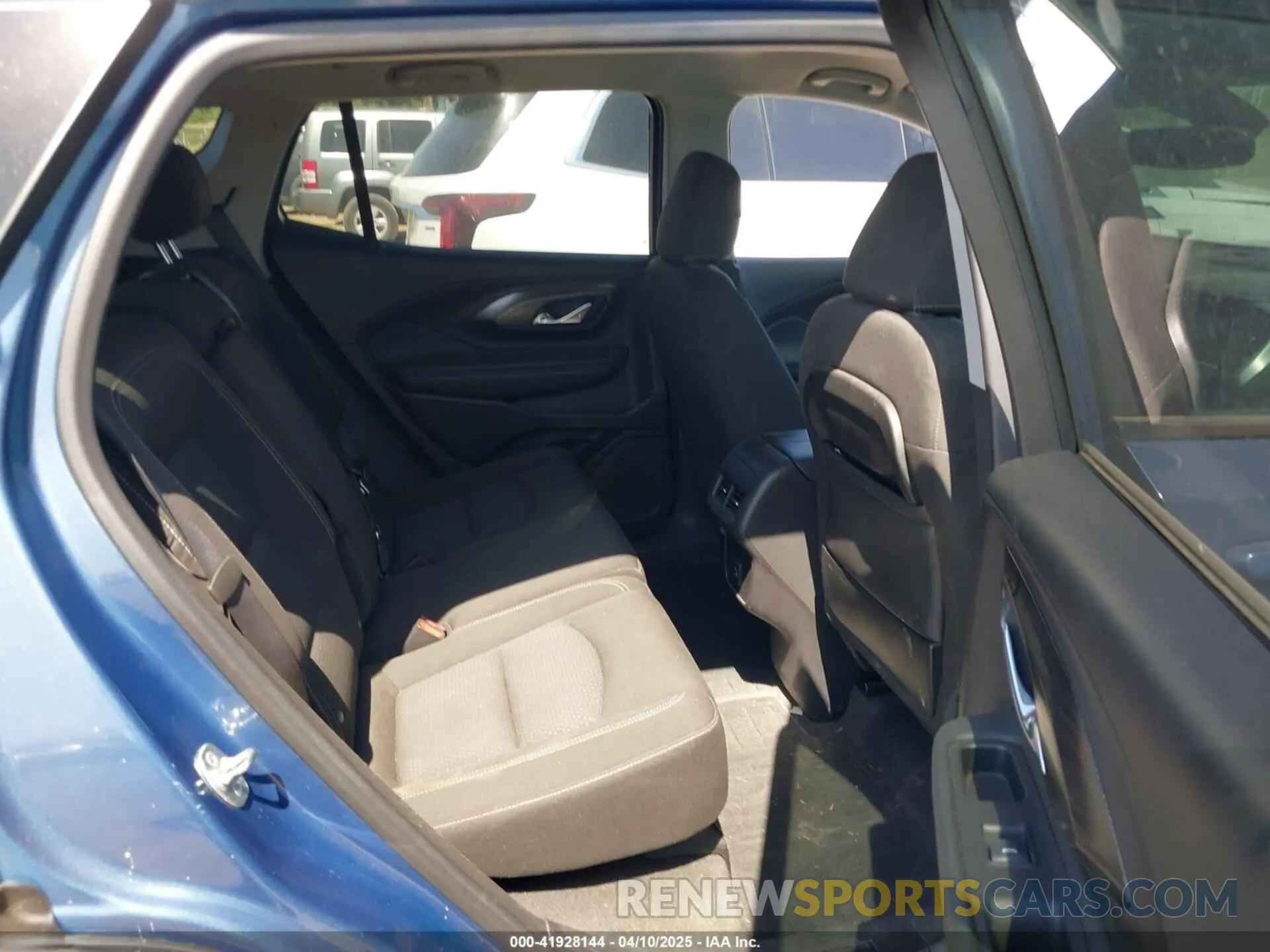 8 Photograph of a damaged car 3GKALMEG6RL213094 GMC TERRAIN 2024