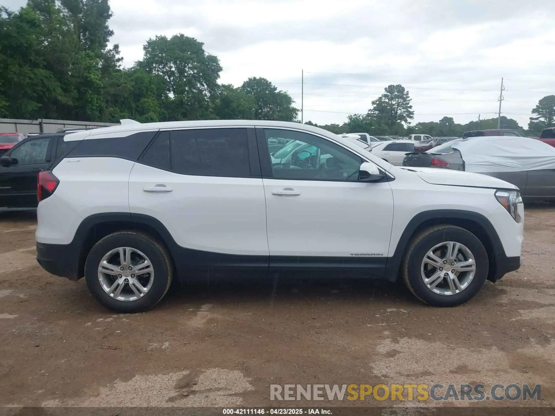 13 Photograph of a damaged car 3GKALMEG6RL338371 GMC TERRAIN 2024